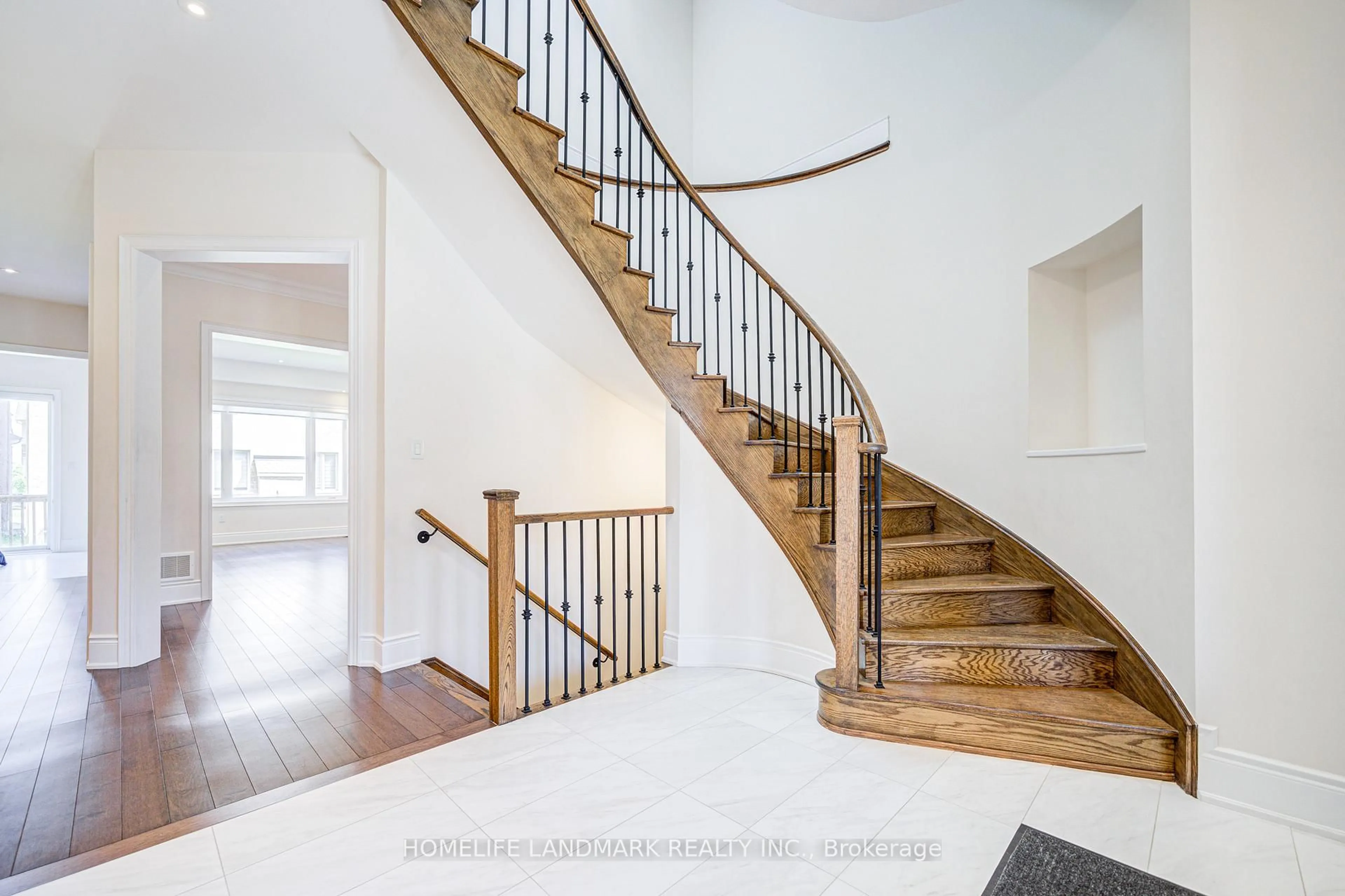Stairs for 14 Love Crt, Richmond Hill Ontario L4B 0G2