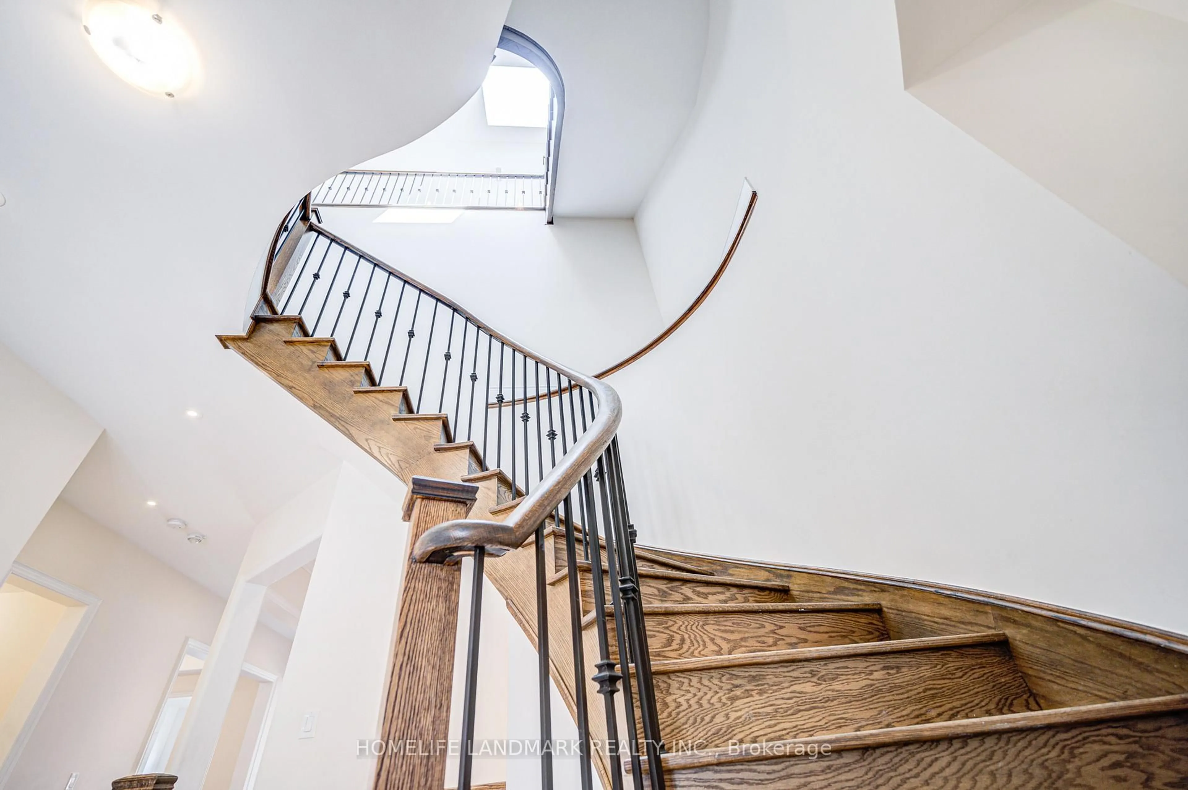 Stairs for 14 Love Crt, Richmond Hill Ontario L4B 0G2