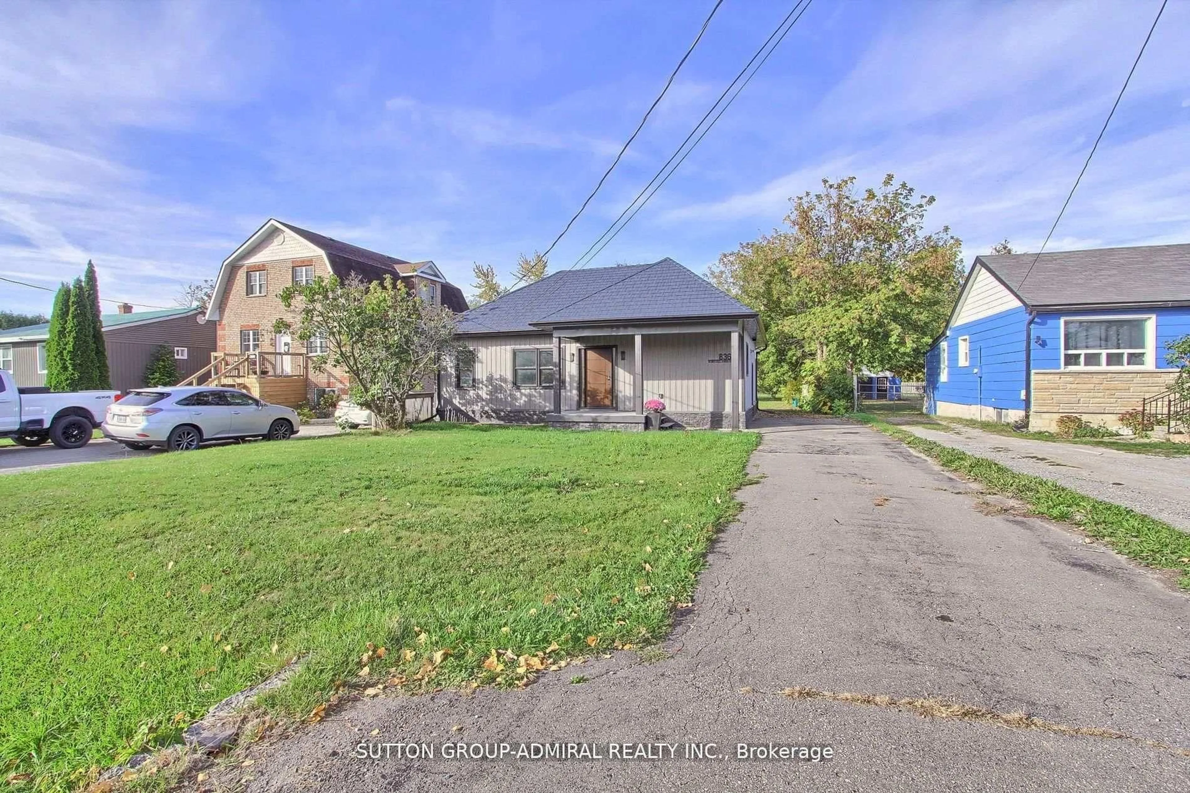 A pic from outside/outdoor area/front of a property/back of a property/a pic from drone, street for 836 Montsell Ave, Georgina Ontario L0E 1S0