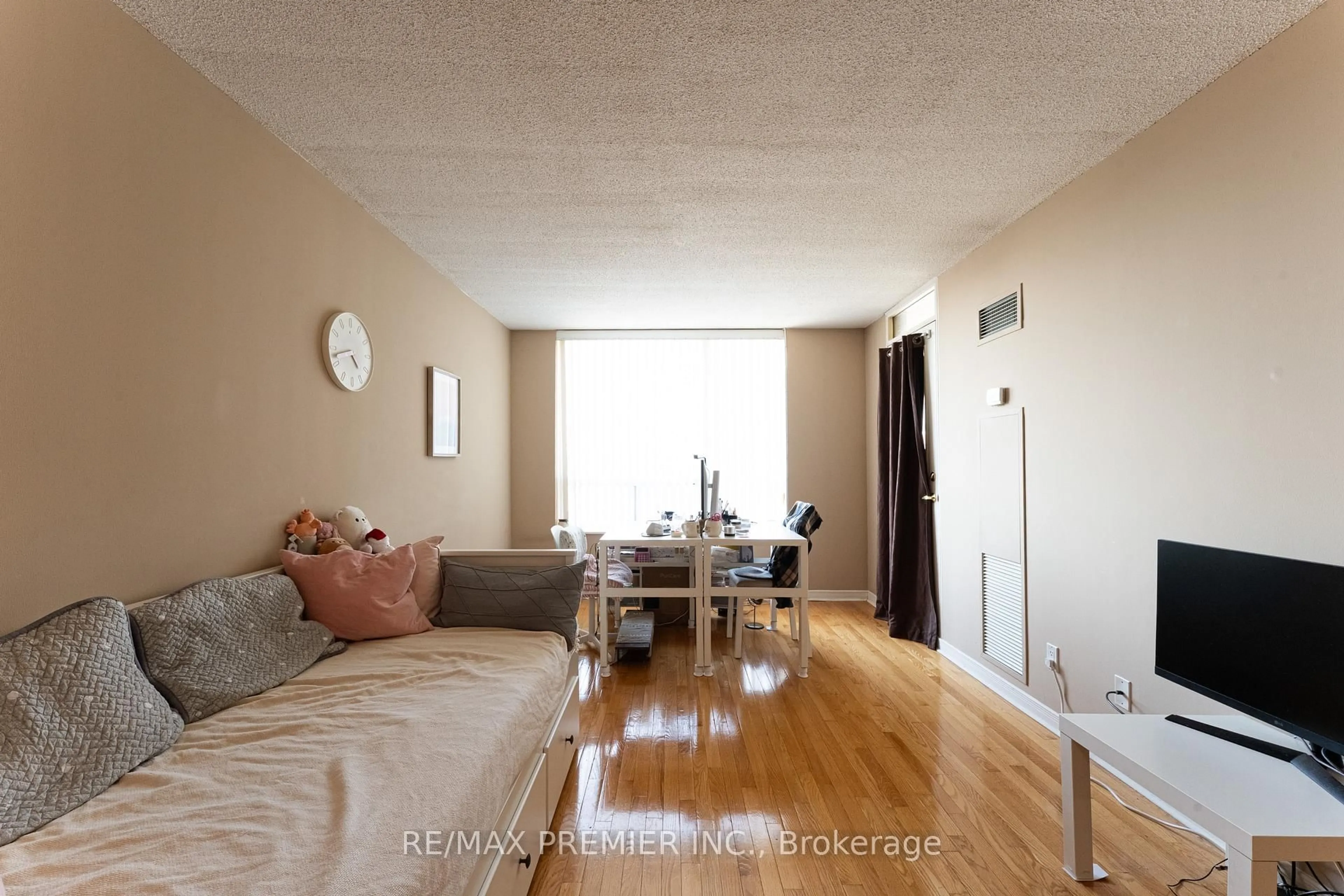 A pic of a room for 19 Northern Heights Dr #504, Richmond Hill Ontario L4B 4M4