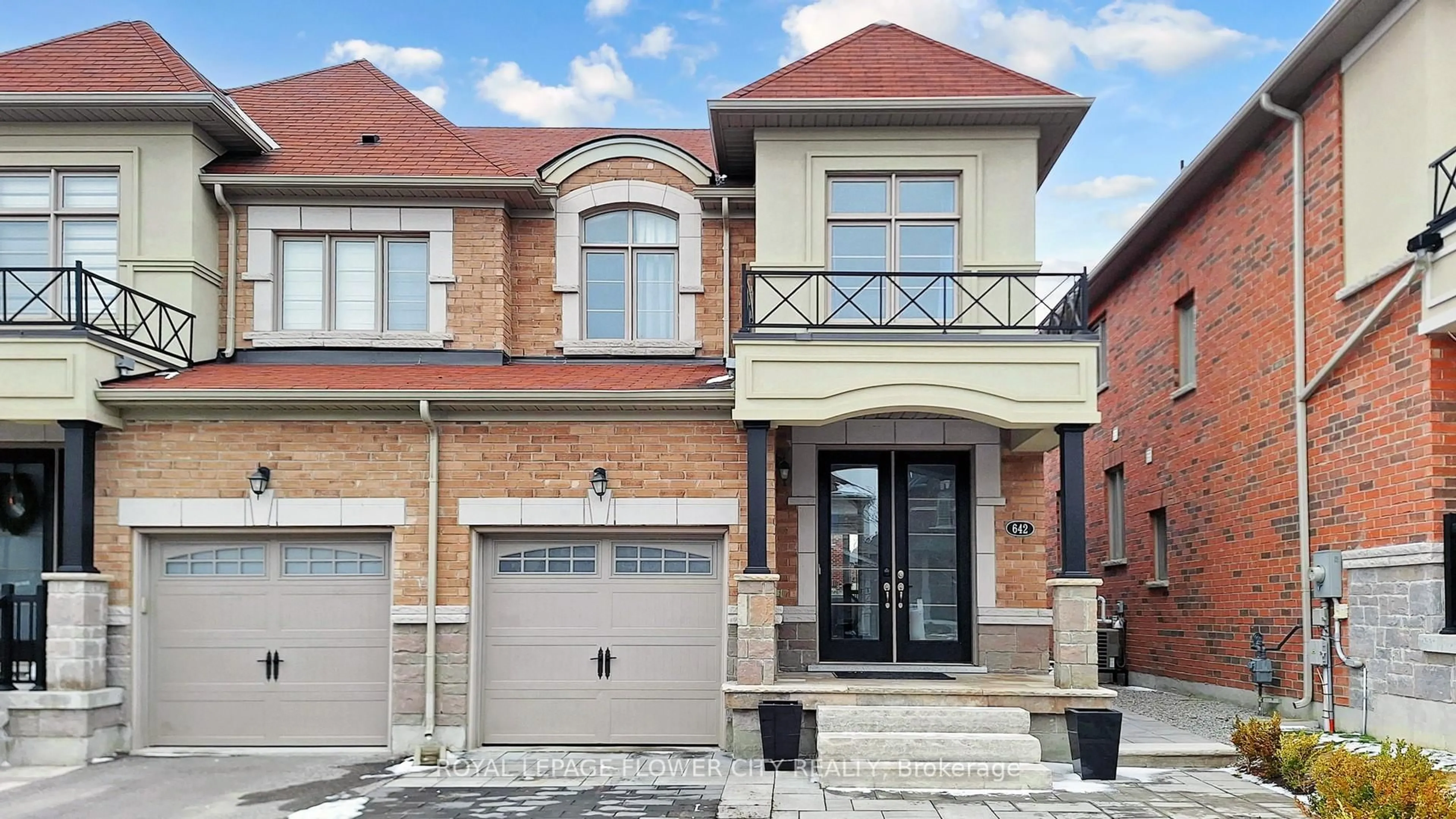 Home with brick exterior material, street for 642 Sweetwater Cres, Newmarket Ontario L3X 0H5