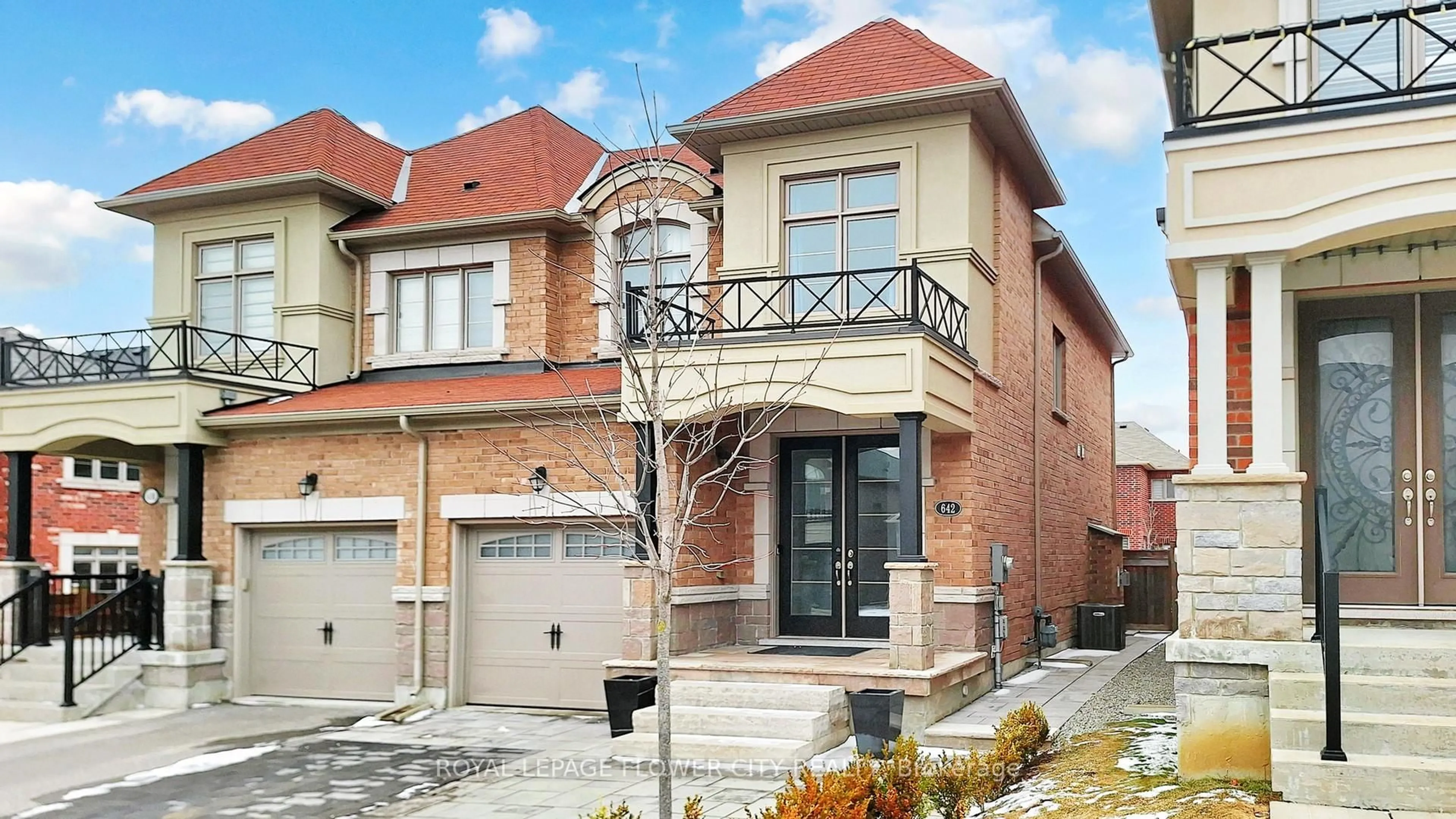 Home with brick exterior material, street for 642 Sweetwater Cres, Newmarket Ontario L3X 0H5