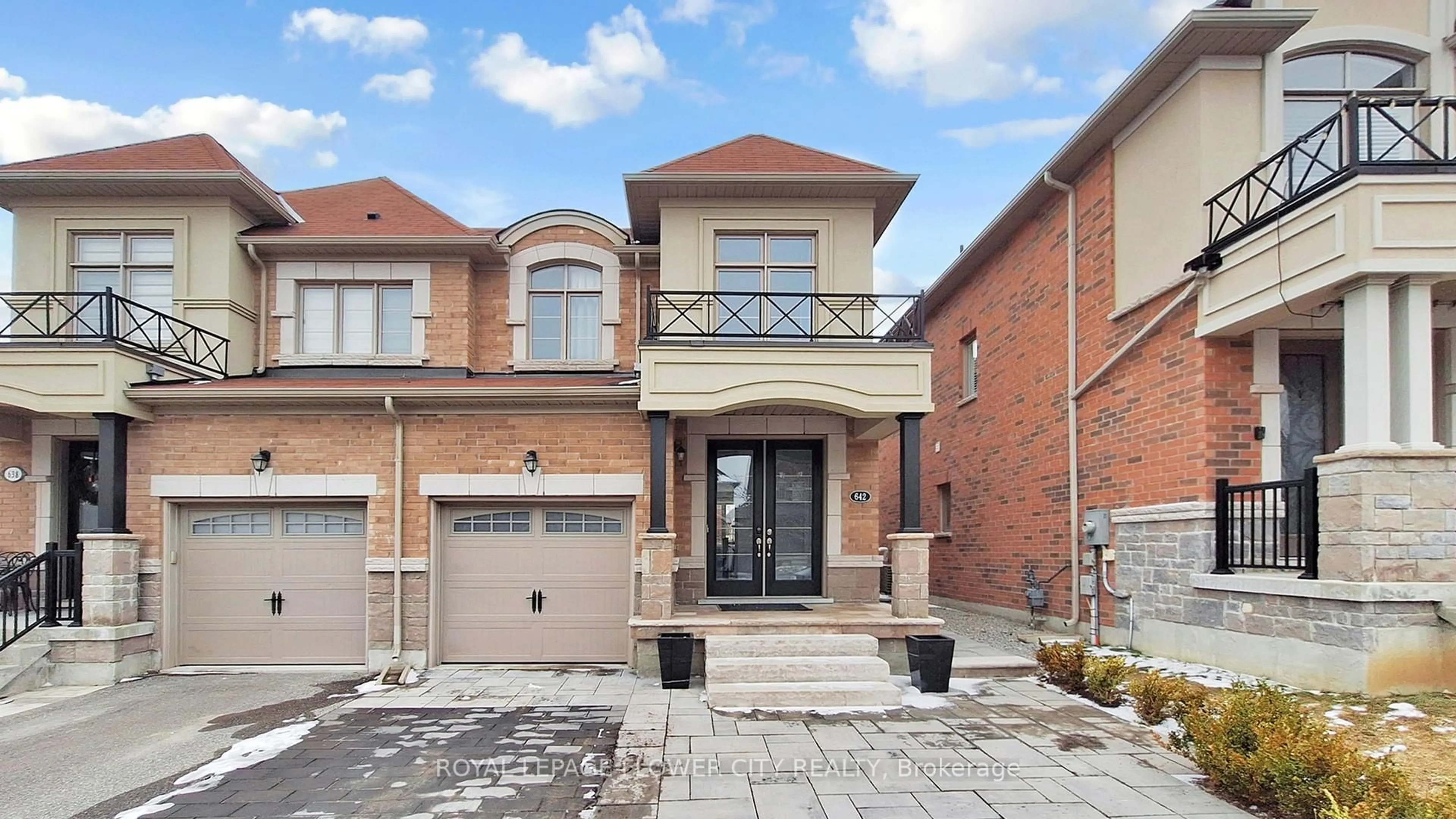 Home with brick exterior material, street for 642 Sweetwater Cres, Newmarket Ontario L3X 0H5