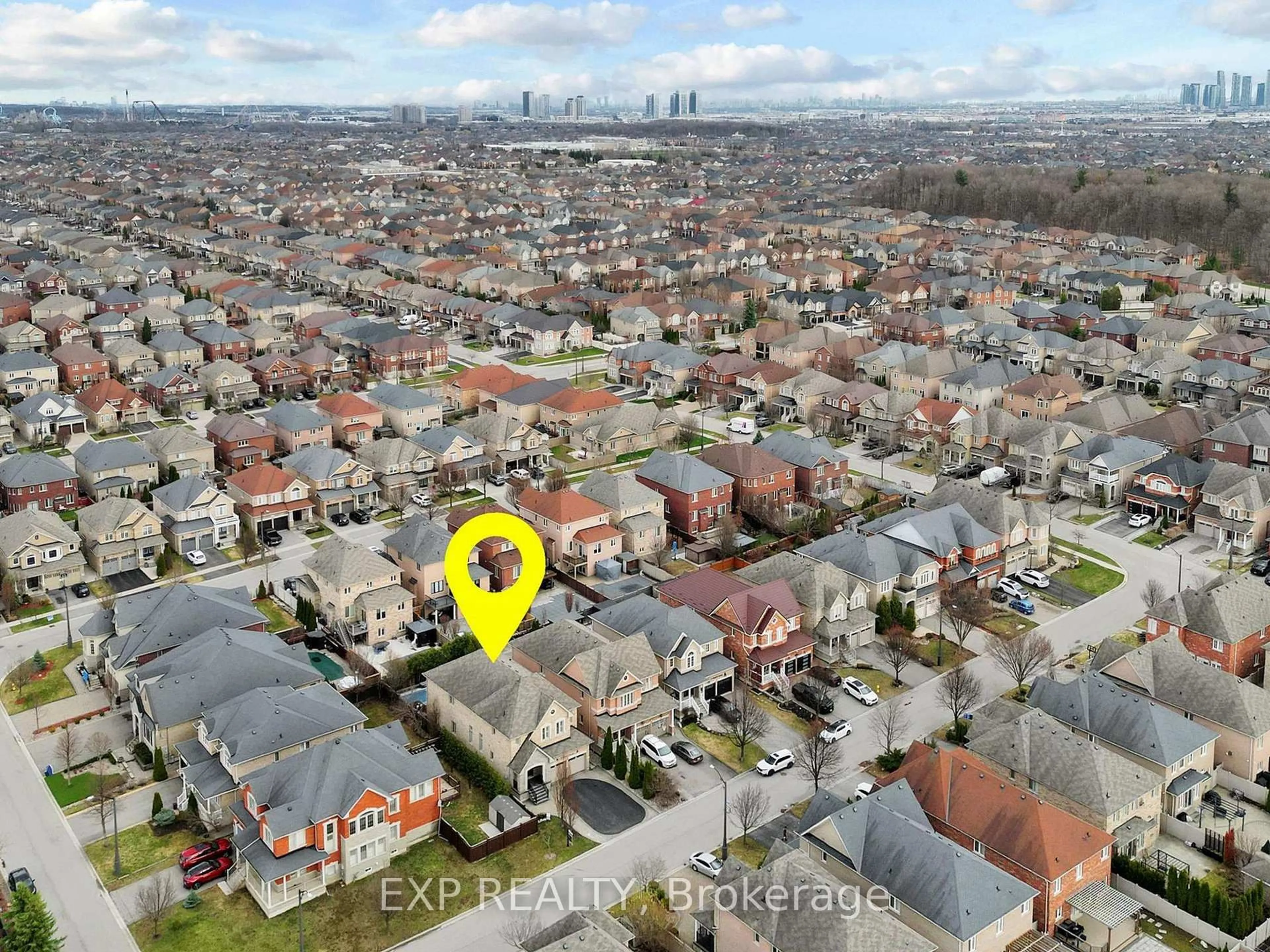 A pic from outside/outdoor area/front of a property/back of a property/a pic from drone, street for 33 Gambit Ave, Vaughan Ontario L4H 0Y7