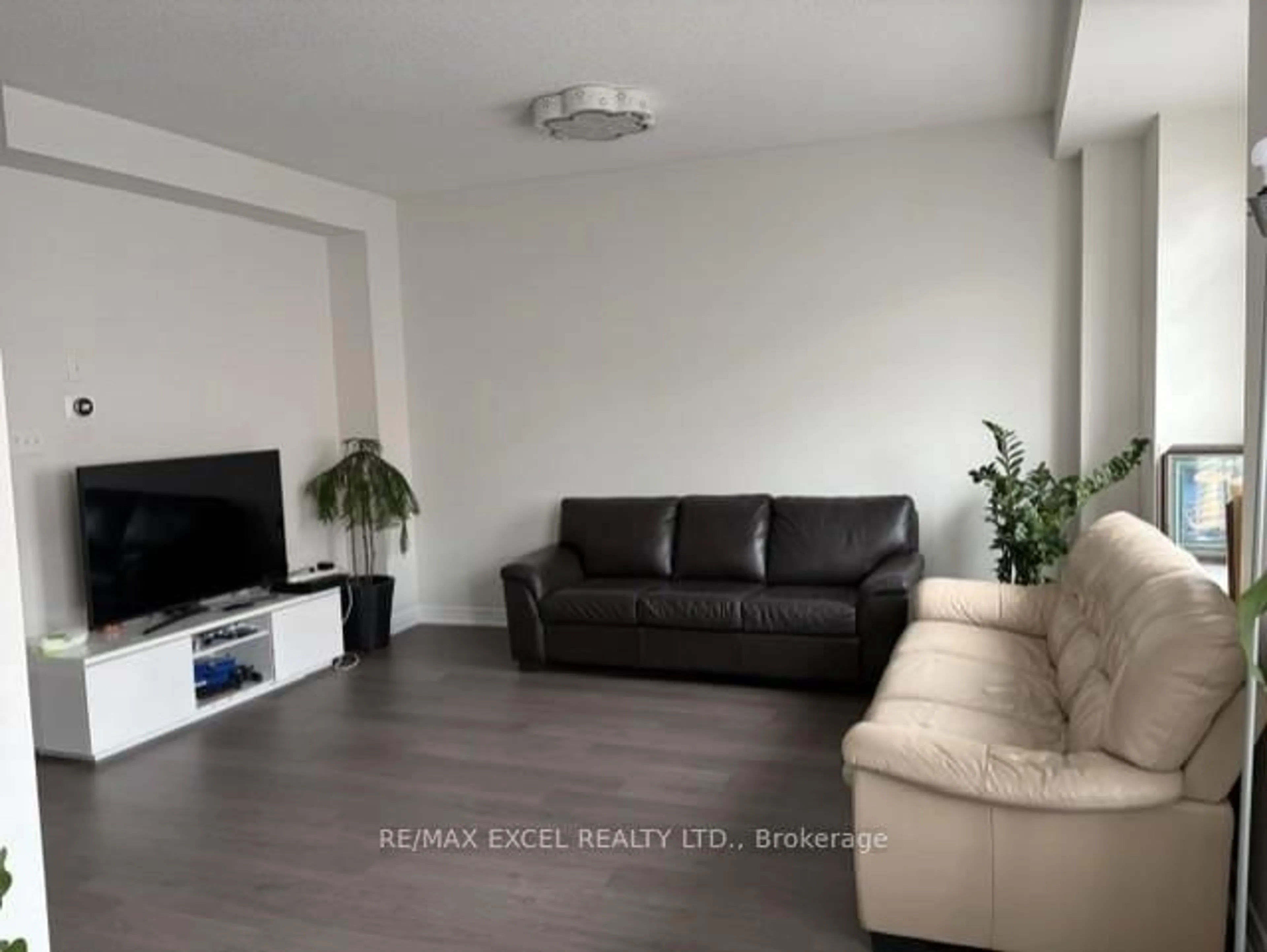 Living room with furniture, unknown for 27 Spiv Grove Way, Markham Ontario L6E 0T6