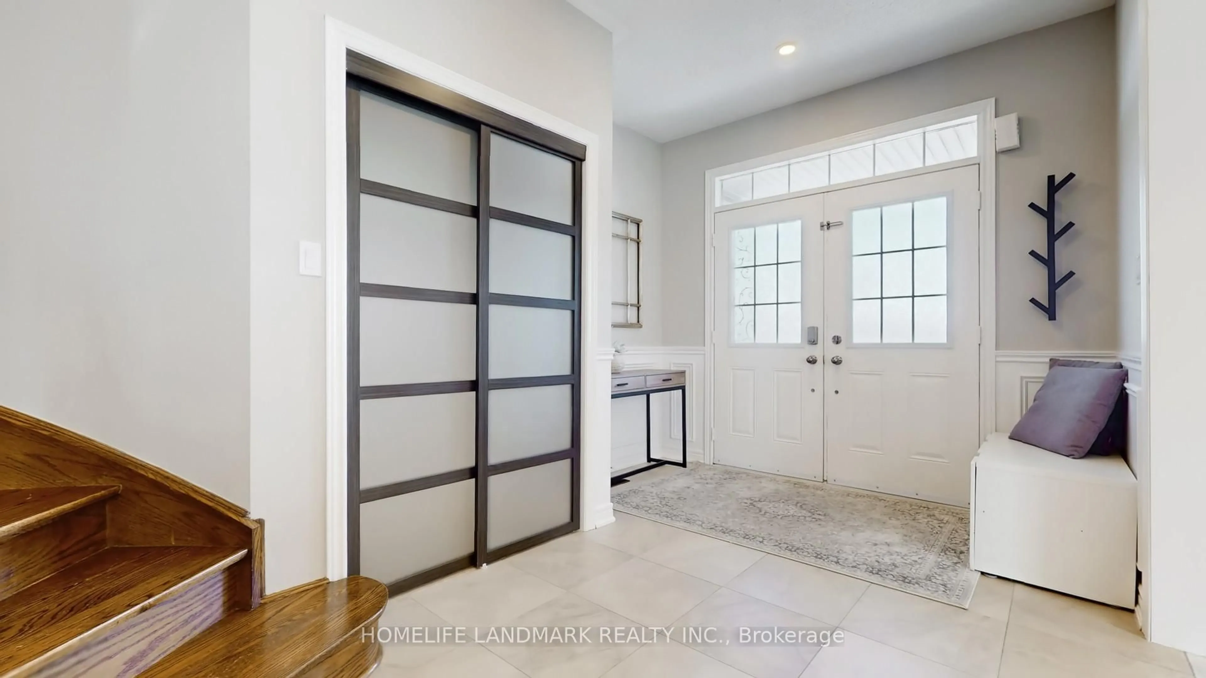 Indoor entryway for 13 Woodway Lane, Markham Ontario L6B 0N4