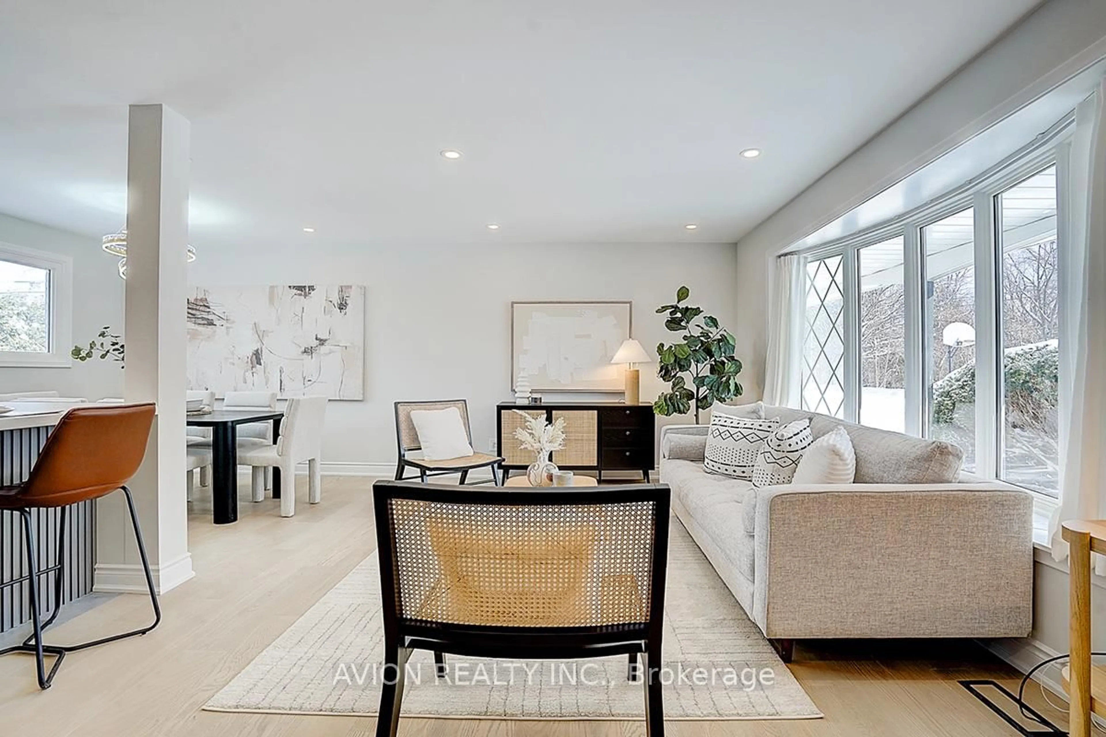 Living room with furniture, unknown for 24 Drakefield Rd, Markham Ontario L3P 1G5