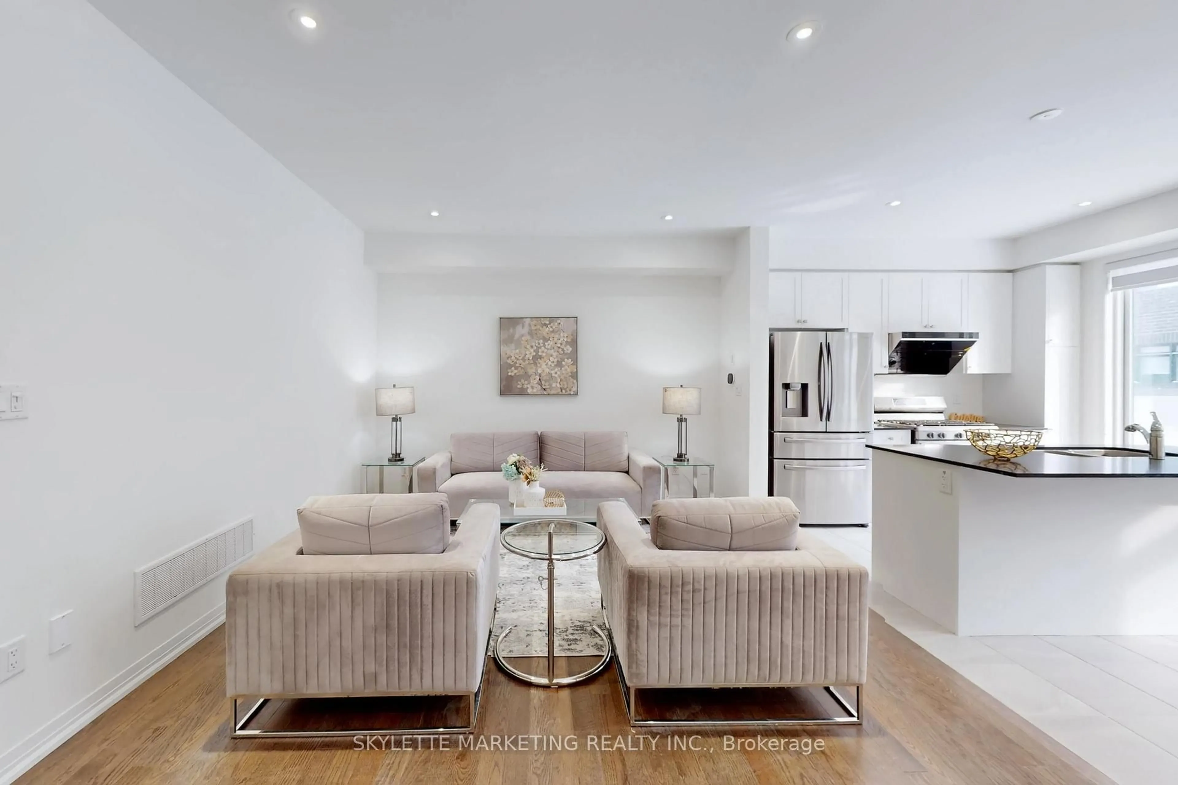 Living room with furniture, unknown for 63 McCague Ave, Richmond Hill Ontario L4S 0J4