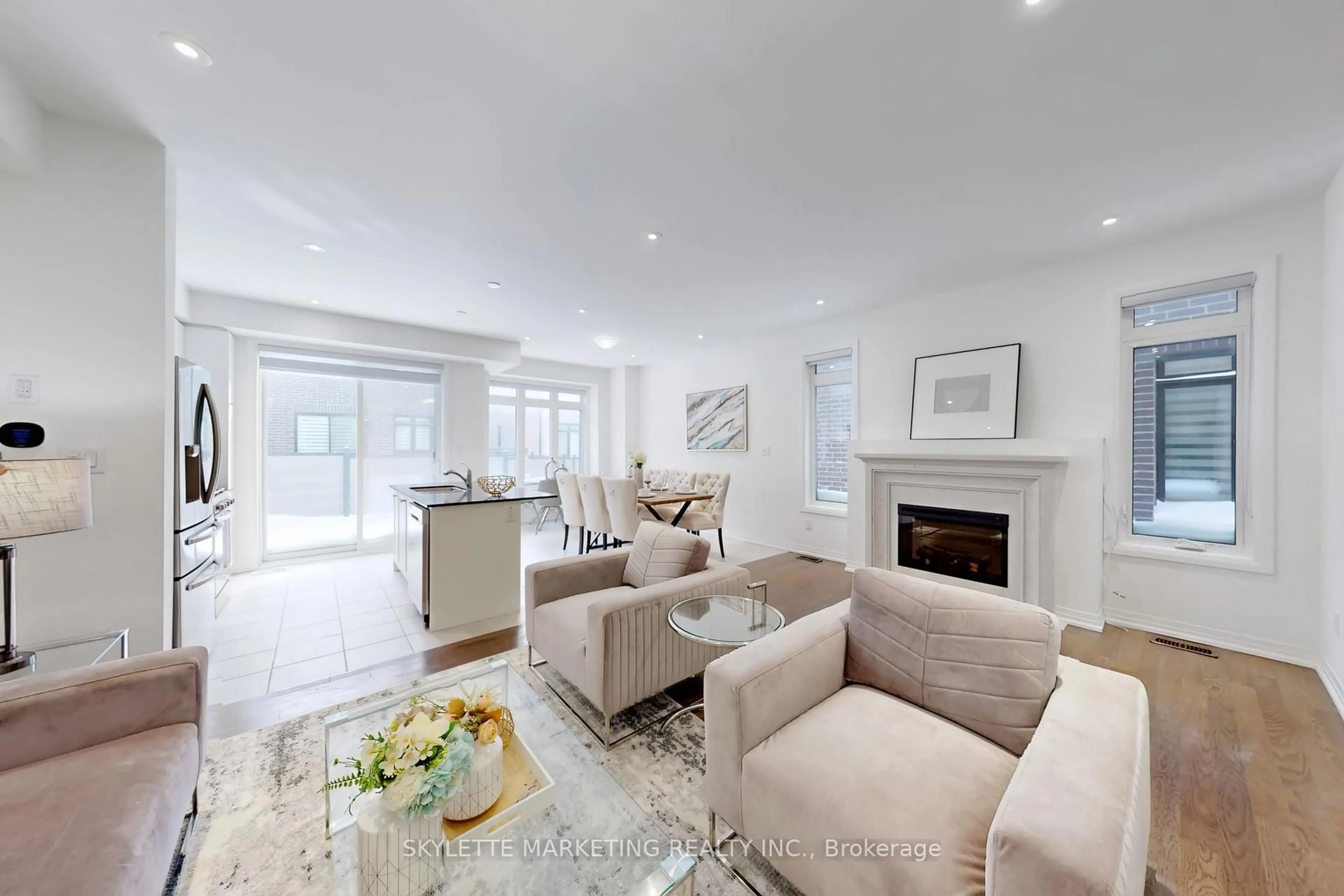 Living room with furniture, unknown for 63 McCague Ave, Richmond Hill Ontario L4S 0J4