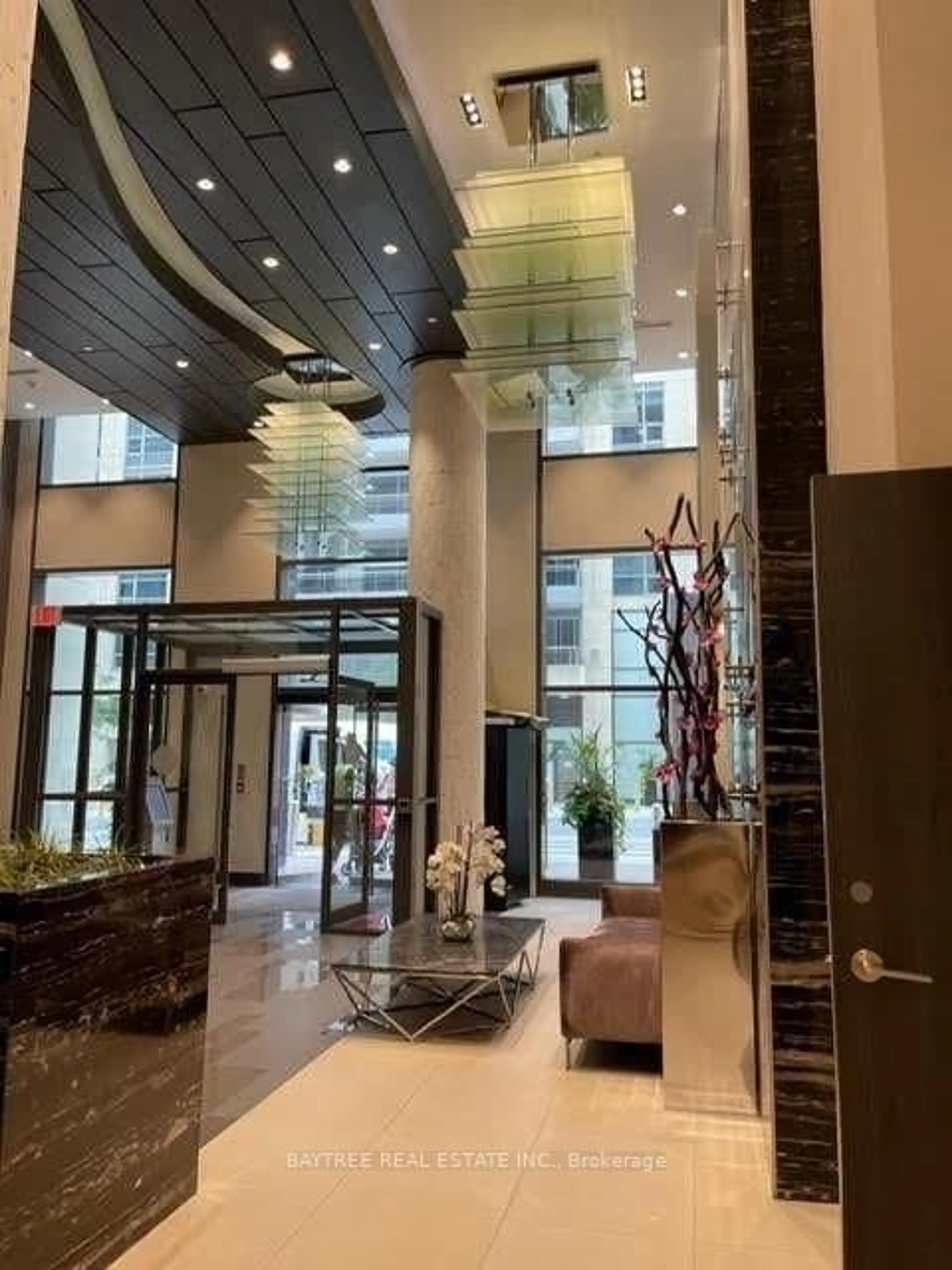 Lobby for 9201 Yonge St #102, Richmond Hill Ontario L4C 1H9