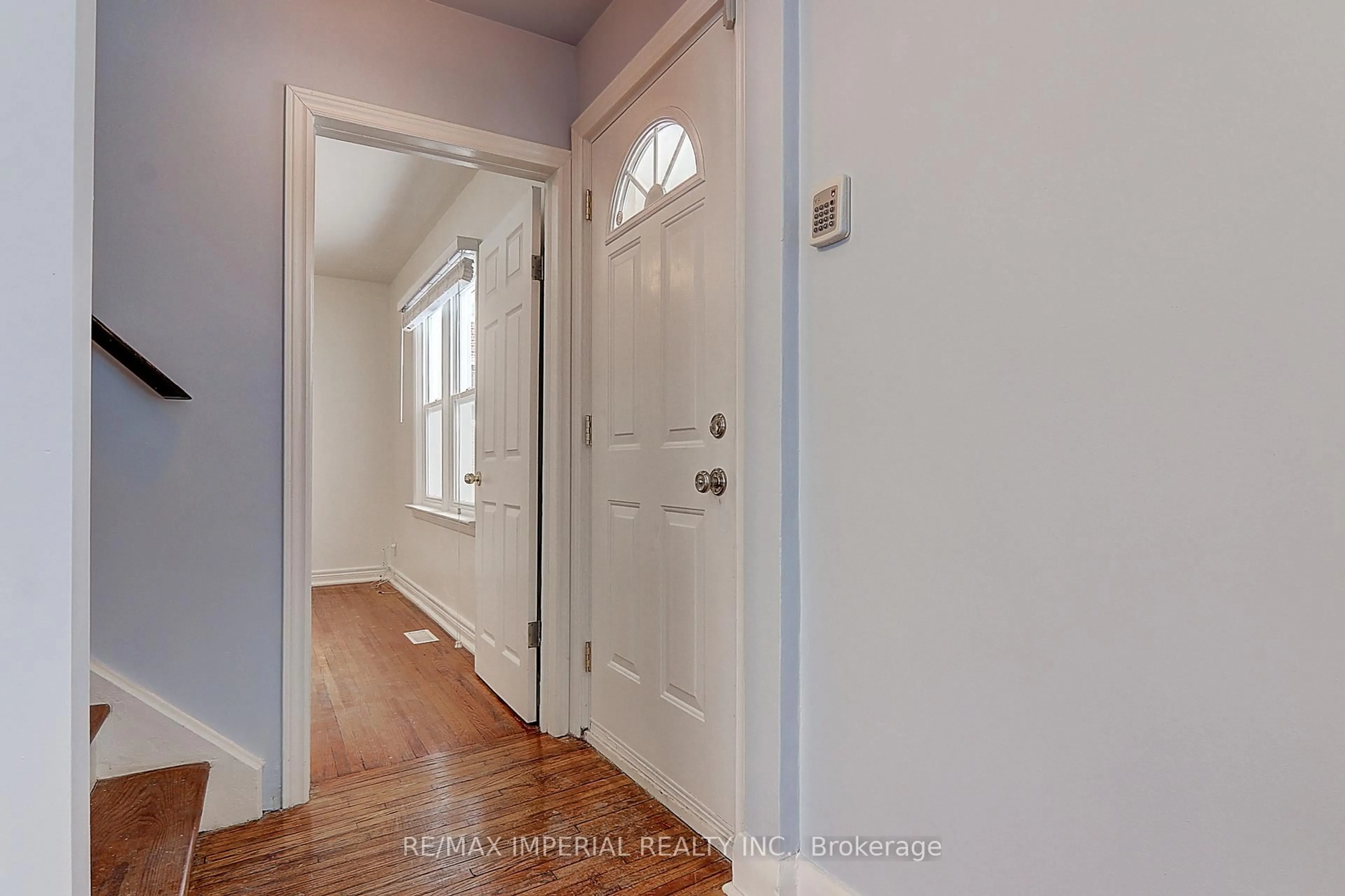 Indoor entryway for 49 Sunset Beach Rd, Richmond Hill Ontario L4E 1A3