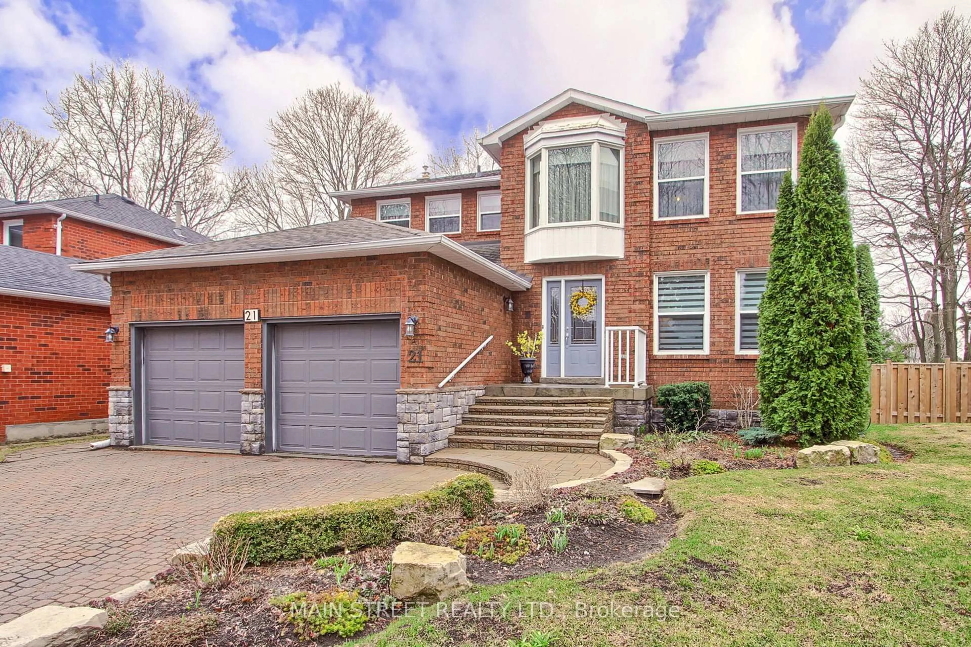 Home with brick exterior material, street for 21 Chadburn Cres, Aurora Ontario L4G 4V6