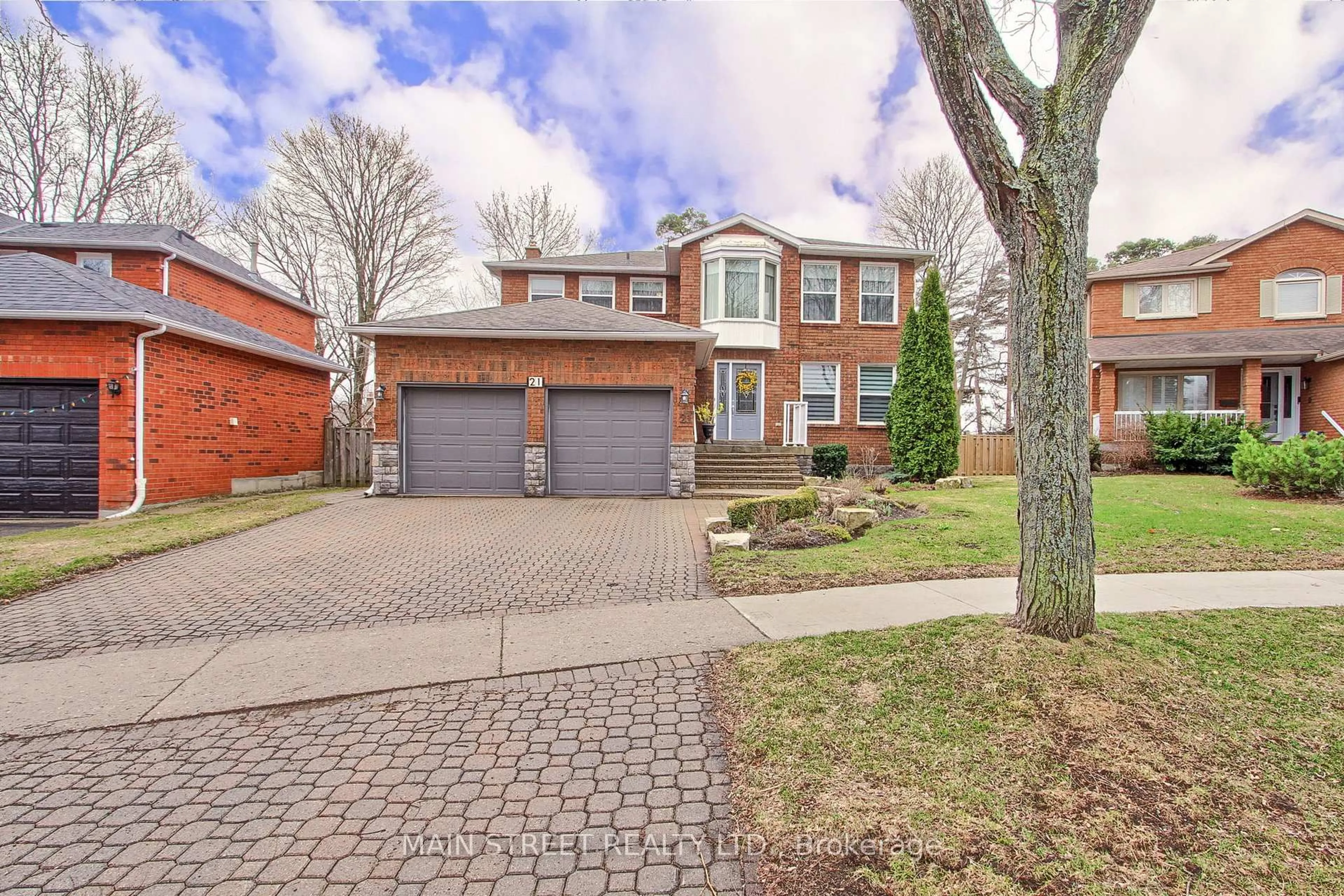 Home with brick exterior material, street for 21 Chadburn Cres, Aurora Ontario L4G 4V6