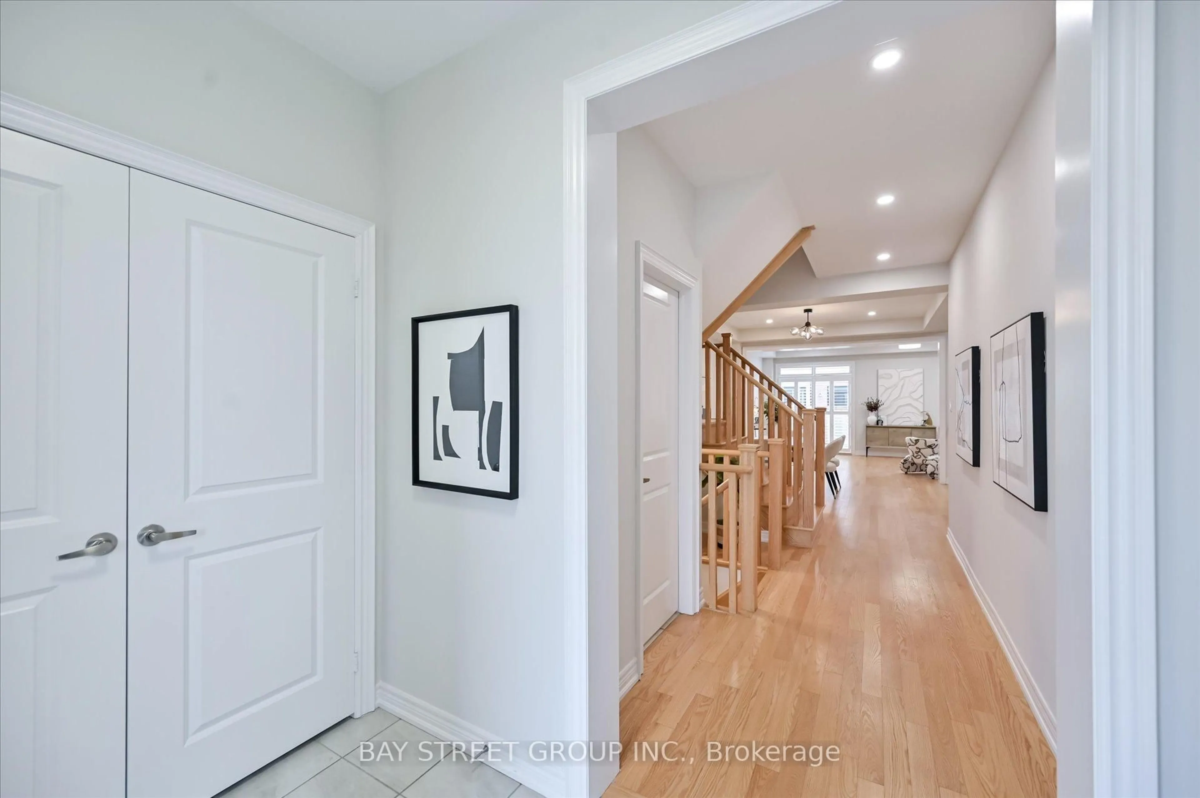 Indoor entryway for 143 Badgerow Way, Aurora Ontario L4G 0Z5