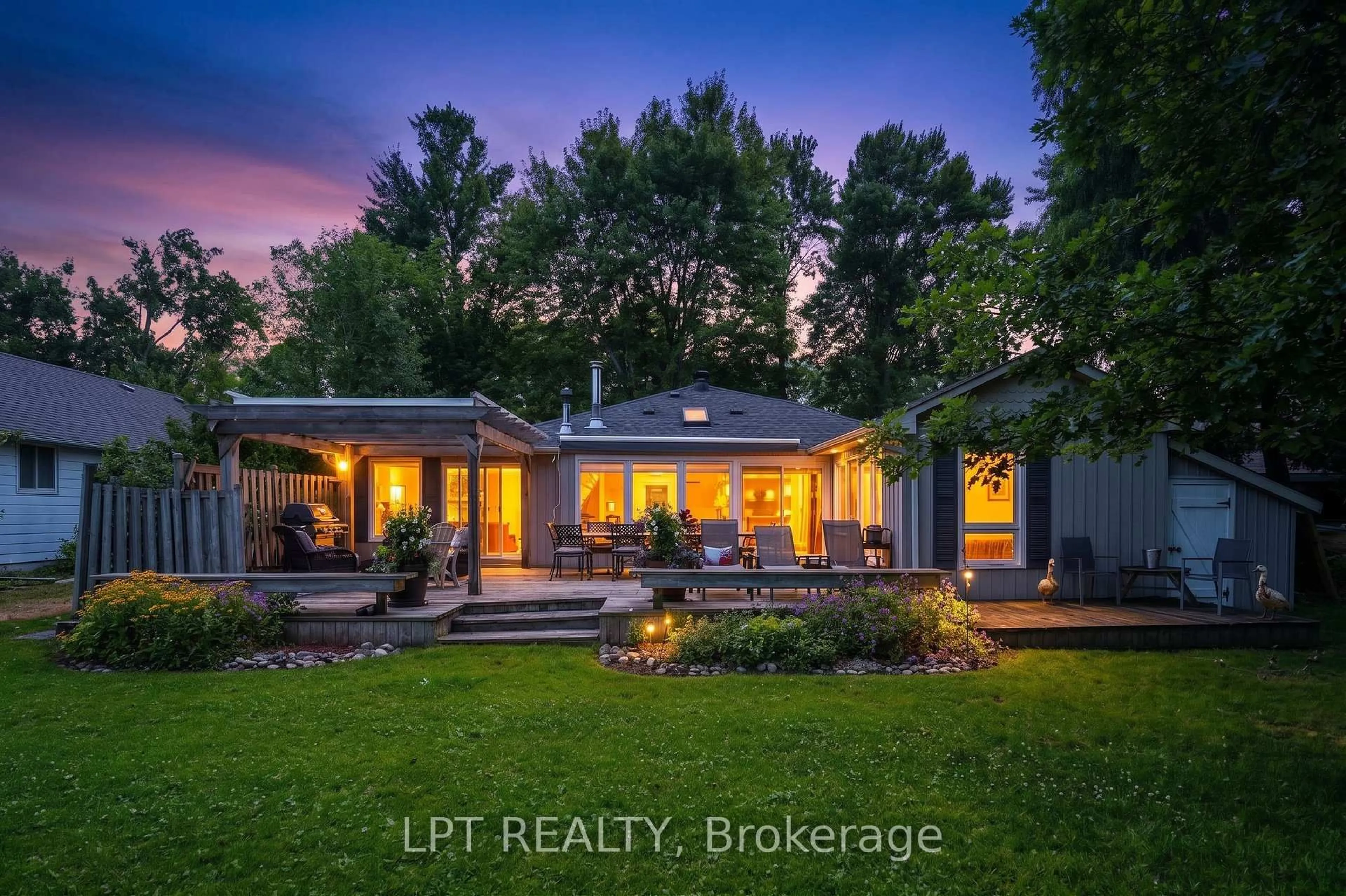 A pic from outside/outdoor area/front of a property/back of a property/a pic from drone, street for 76 Mcrae Beach Rd, Georgina Ontario L0E 1N0