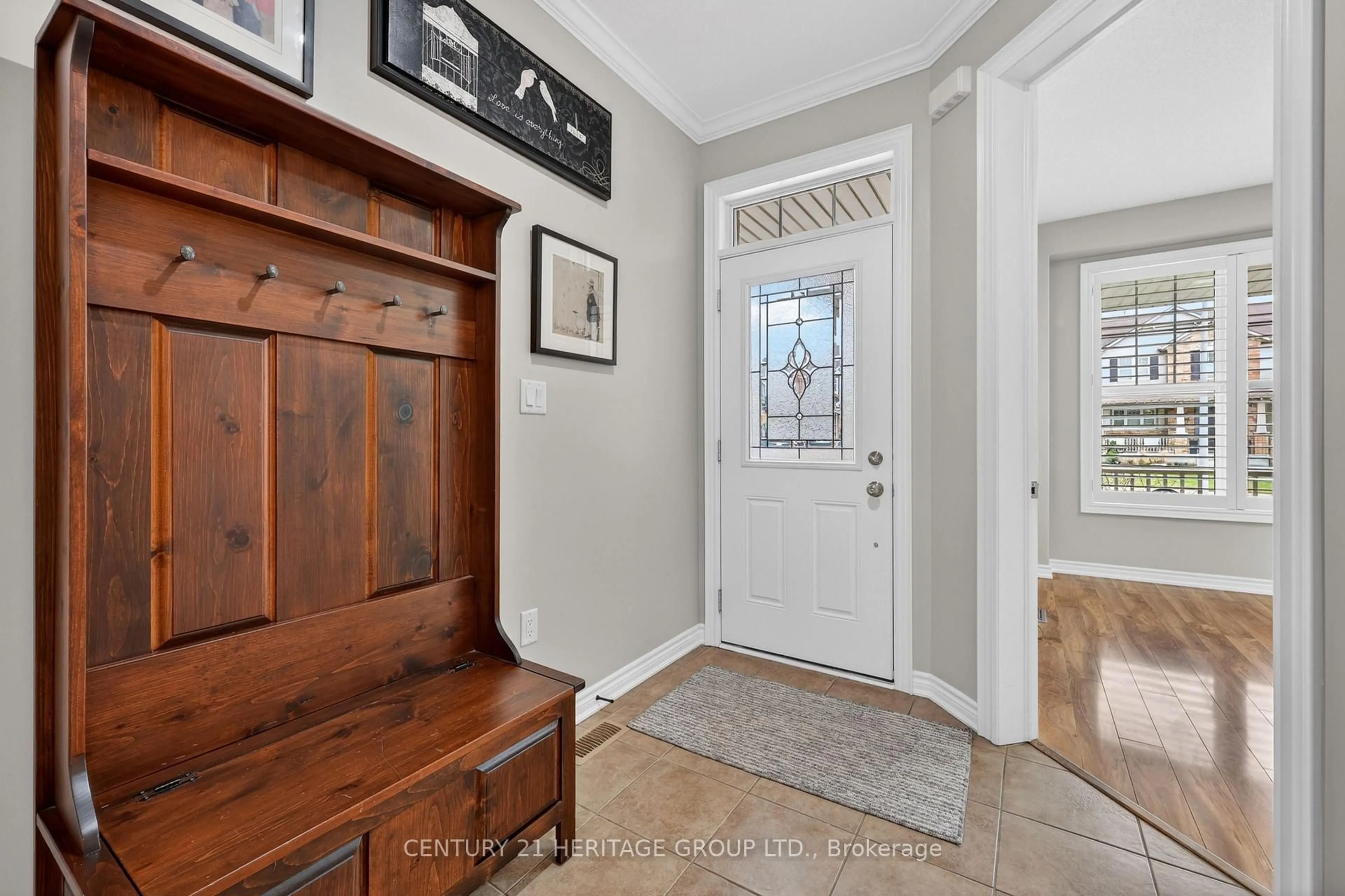 Indoor entryway for 35 Paddison Pl, New Tecumseth Ontario L9R 0J5