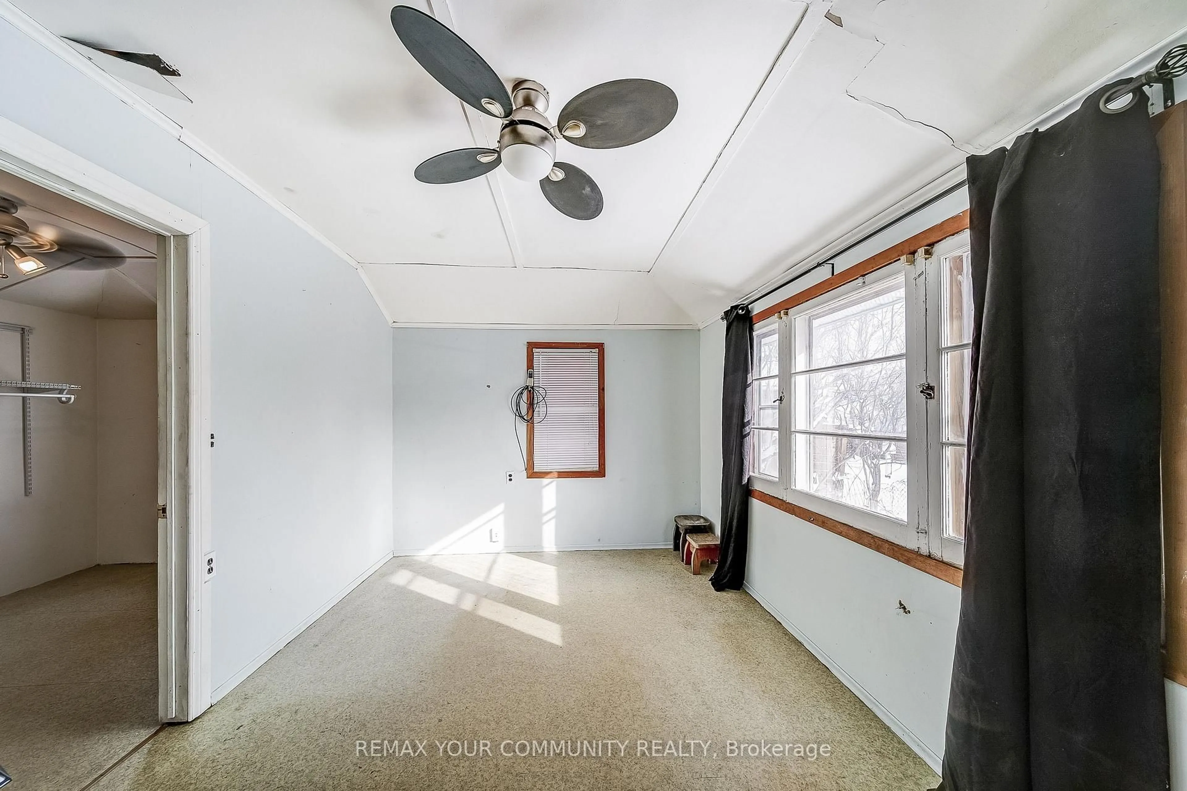 A pic of a room for 280 Pasadena Dr, Georgina Ontario L4P 2Y9