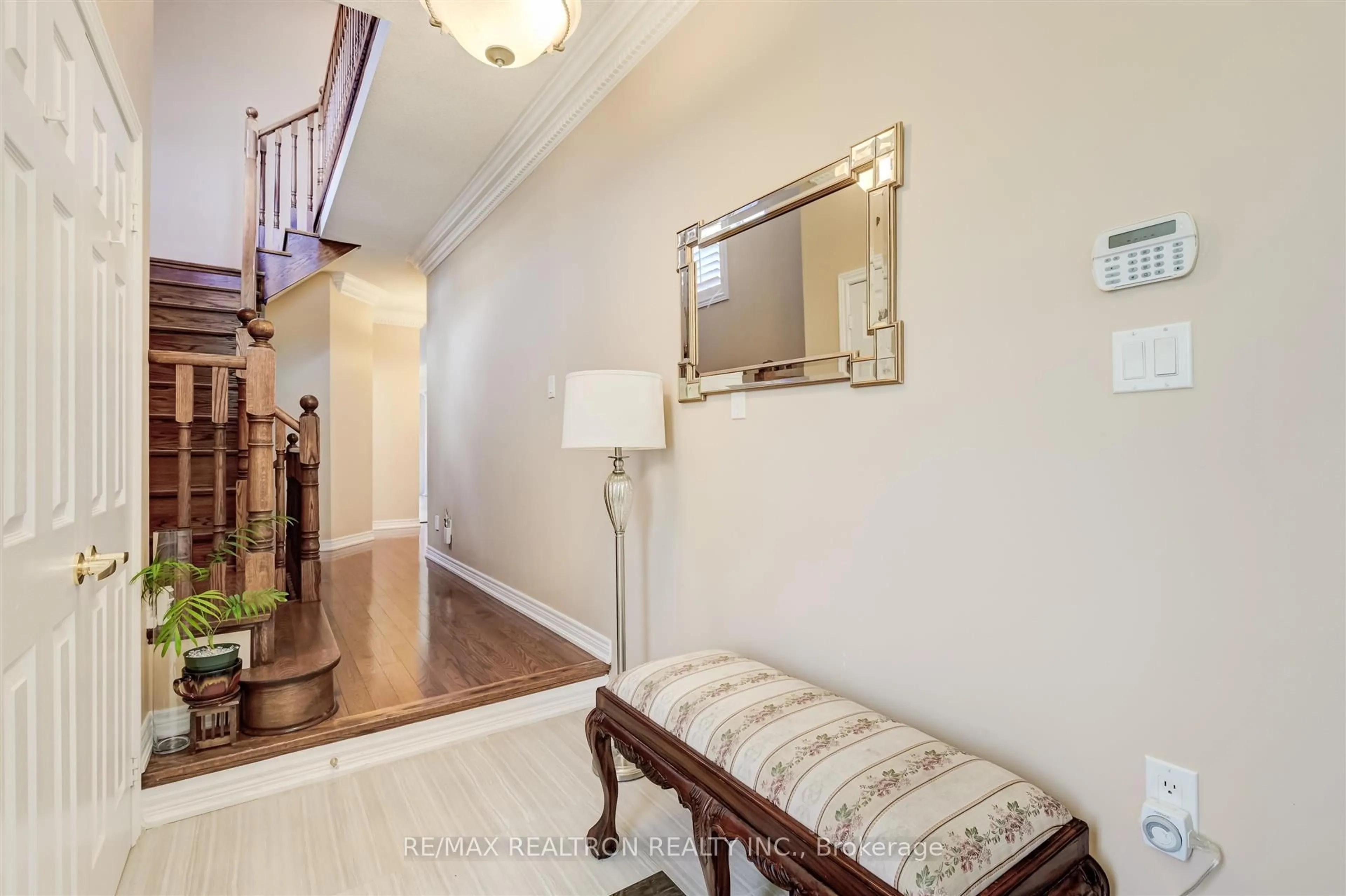 Indoor entryway for 192 Israel Zilber Dr, Vaughan Ontario L6A 0L3