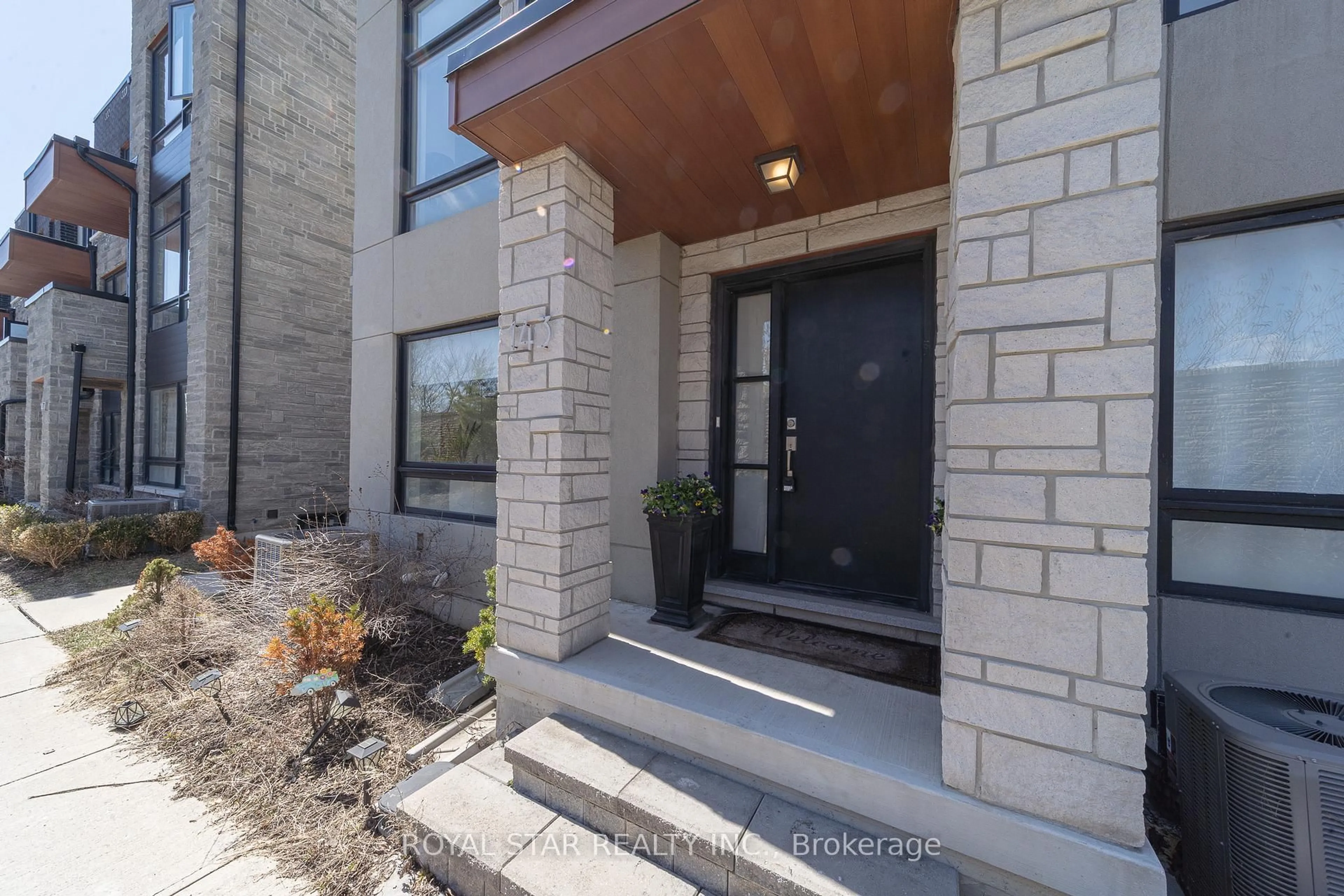 Indoor entryway for 143 Carpaccio Ave, Vaughan Ontario L4H 4R6