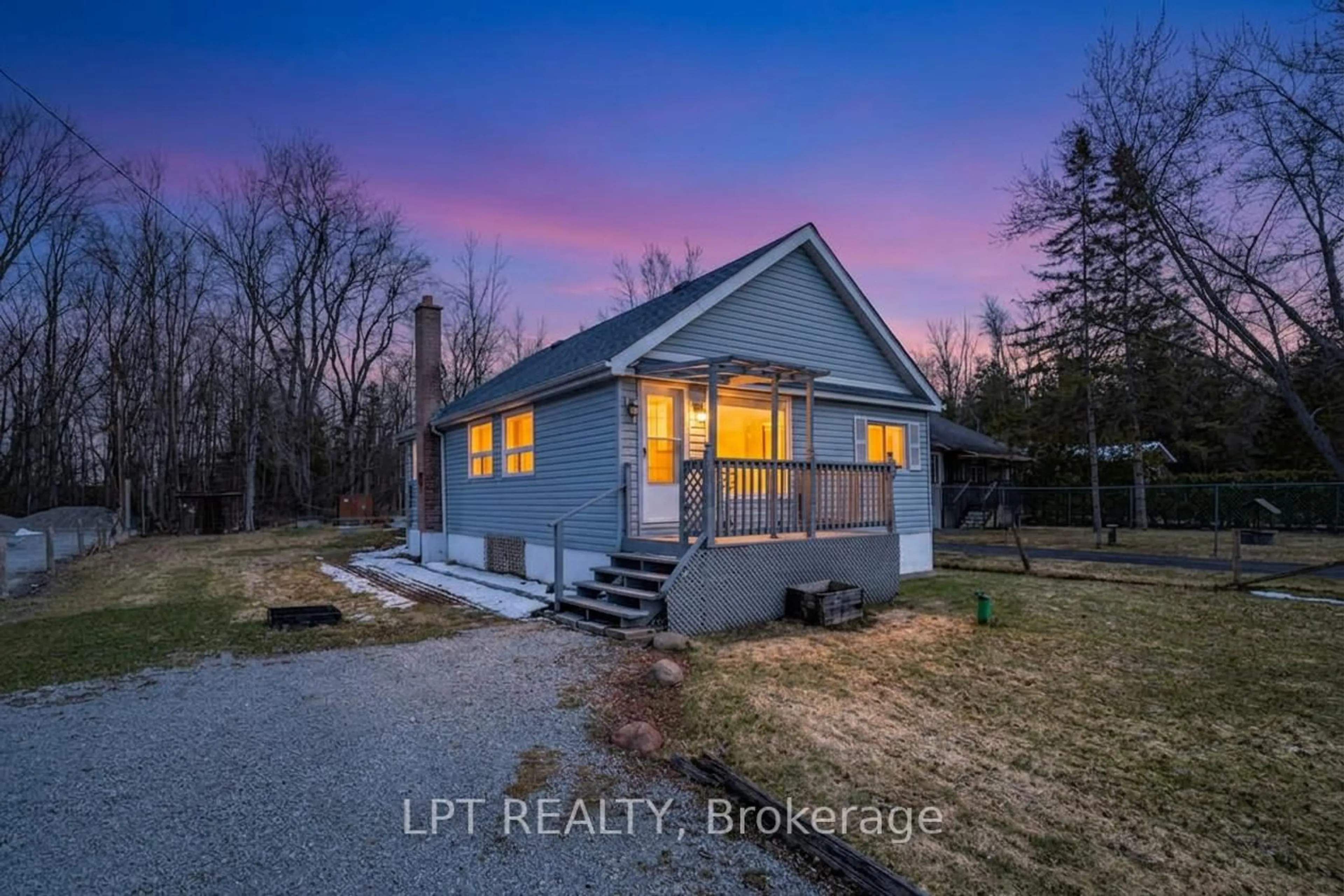 A pic from outside/outdoor area/front of a property/back of a property/a pic from drone, street for 21 Hadden Rd, Georgina Ontario L0E 1R0