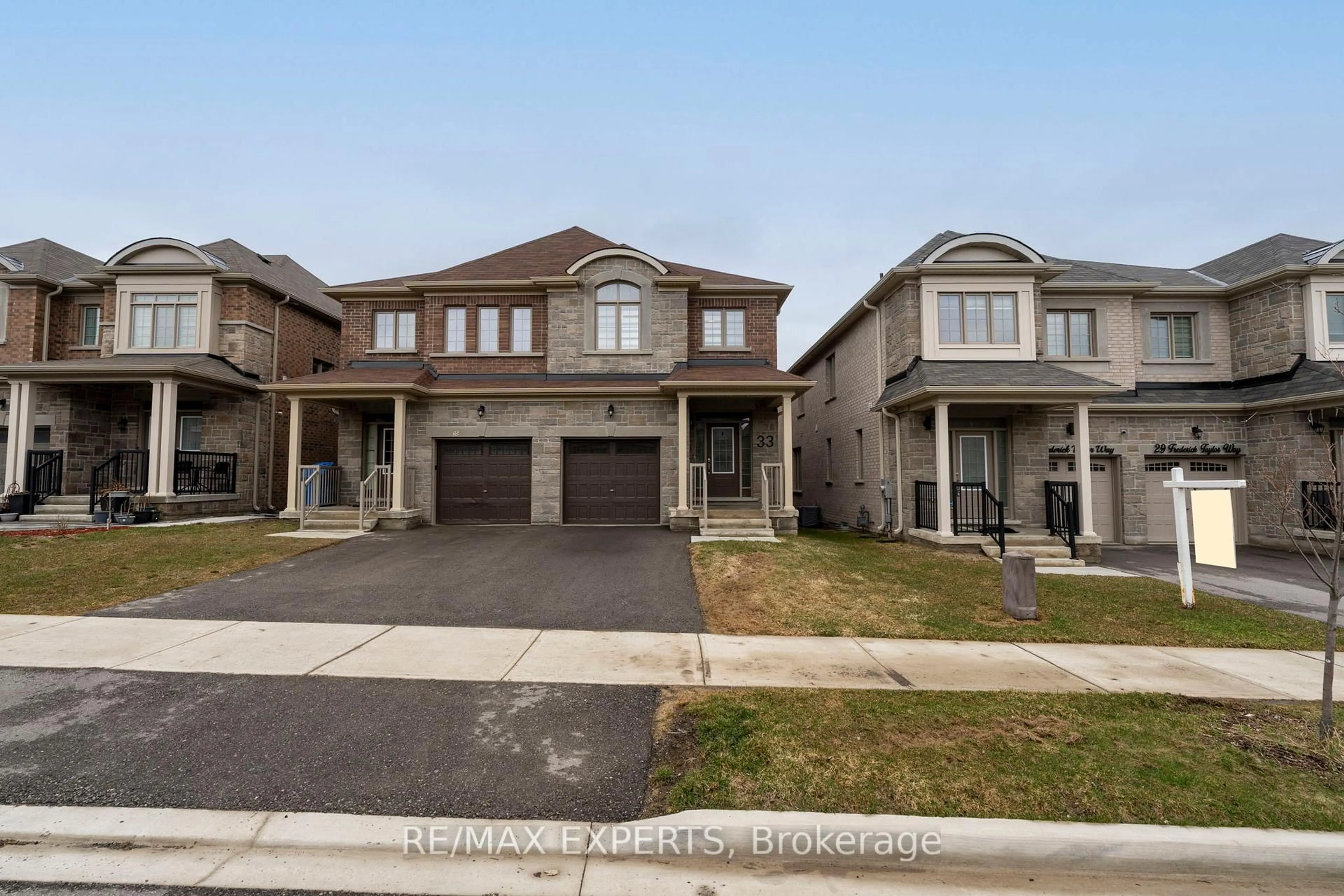 Unknown for 33 Frederick Taylor Way, East Gwillimbury Ontario L0G 1M0