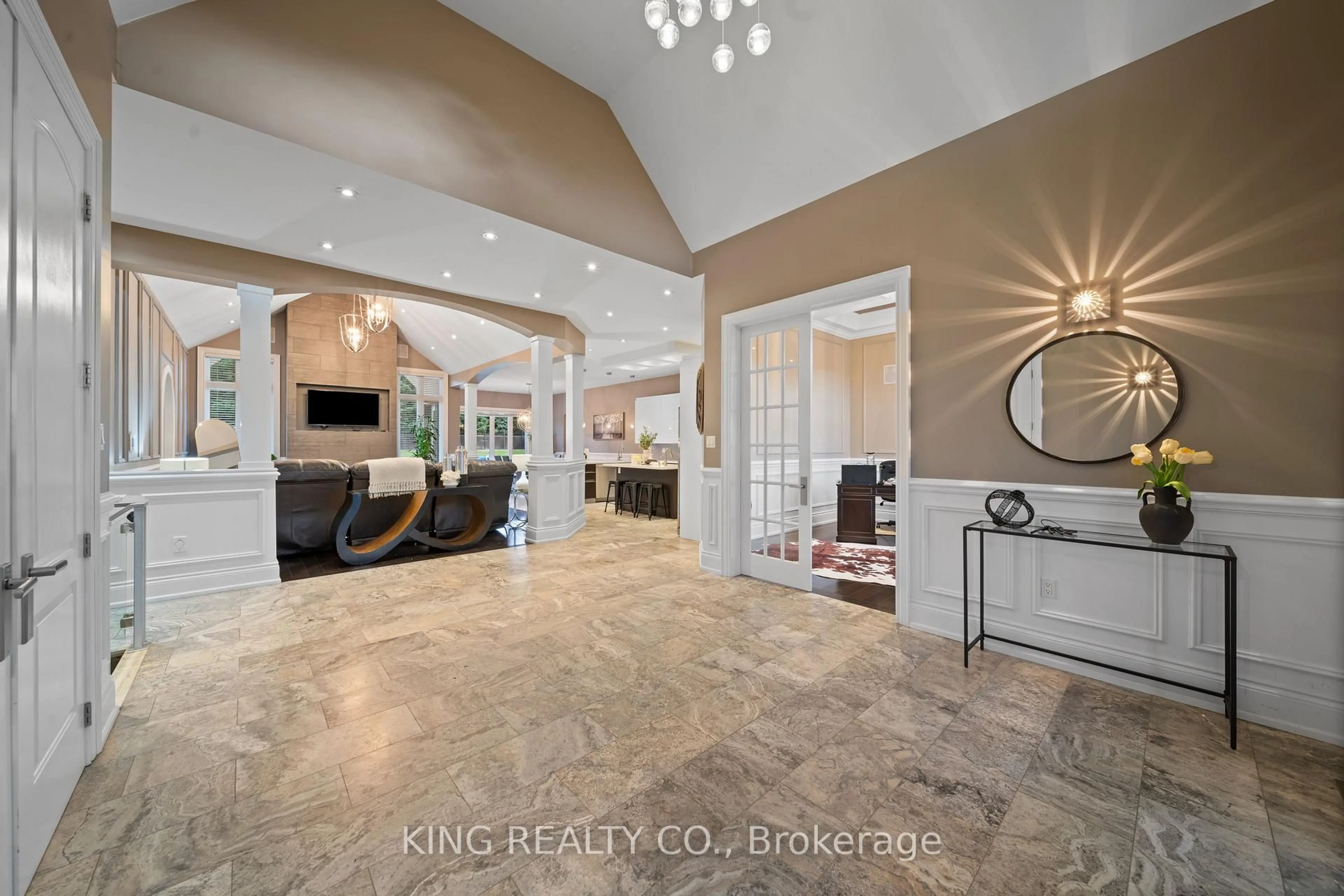 Unknown for 2 Dale Cres, Bradford West Gwillimbury Ontario L0L 1L0