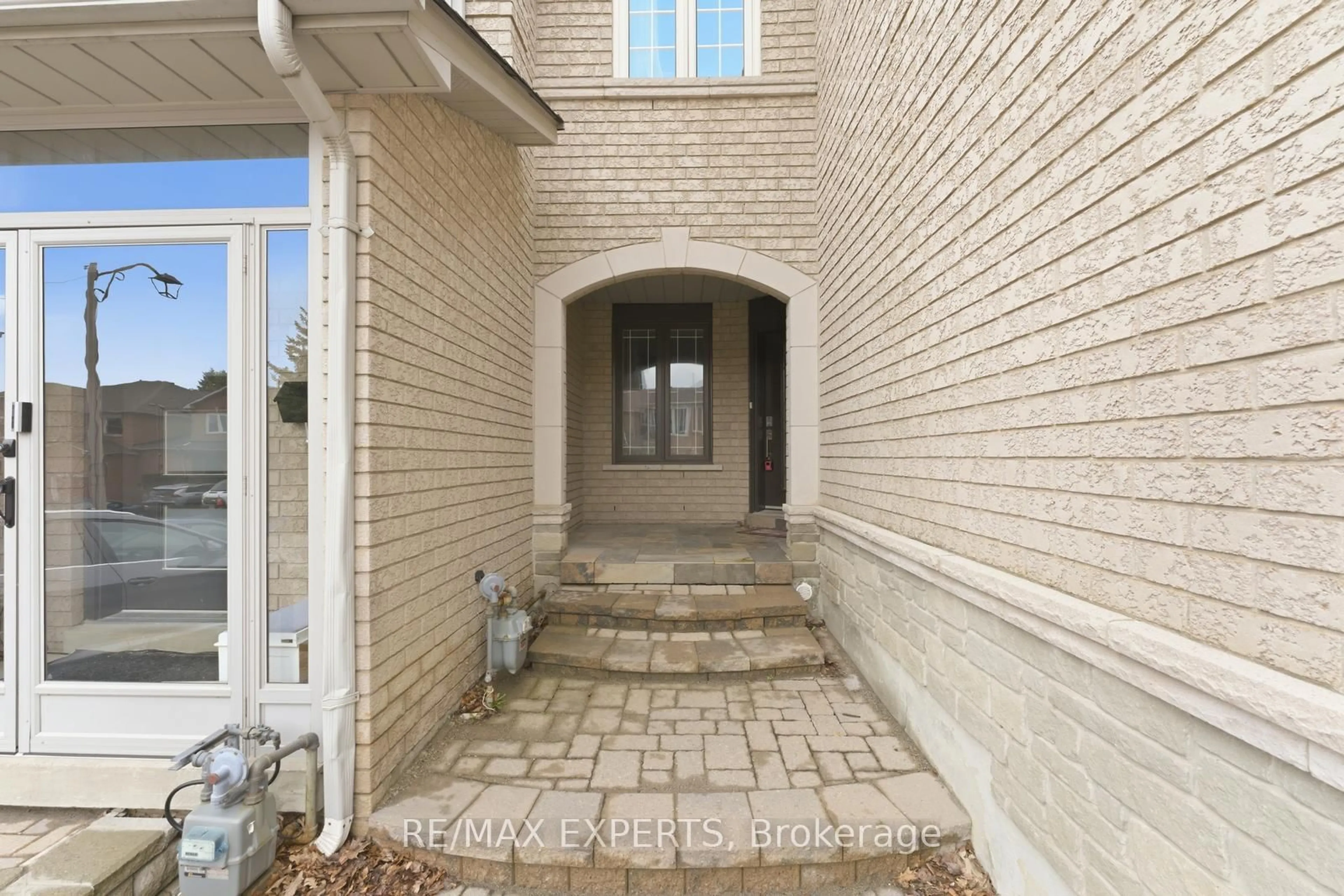 Indoor entryway for 22 Wedgewood Pl, Vaughan Ontario L4K 4X7