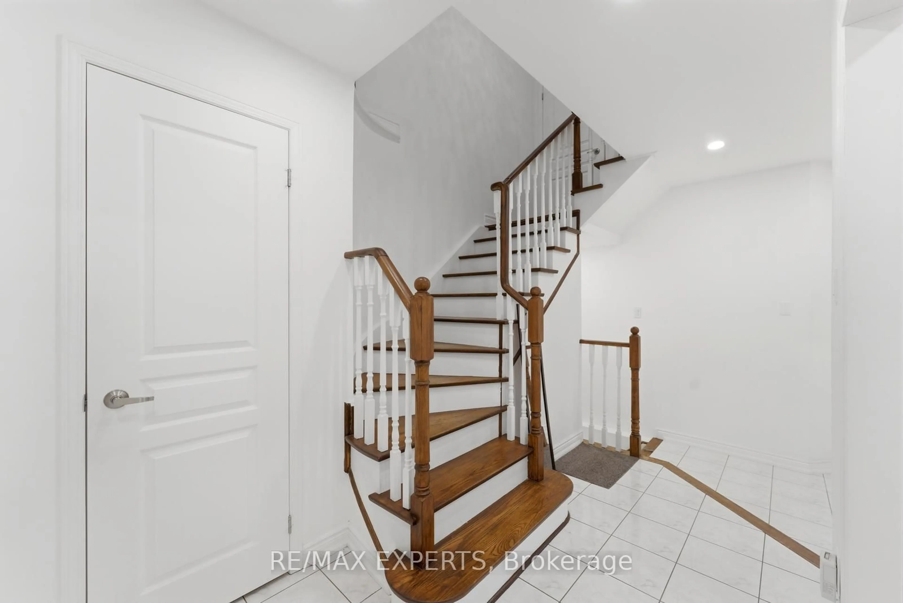 Stairs for 22 Wedgewood Pl, Vaughan Ontario L4K 4X7