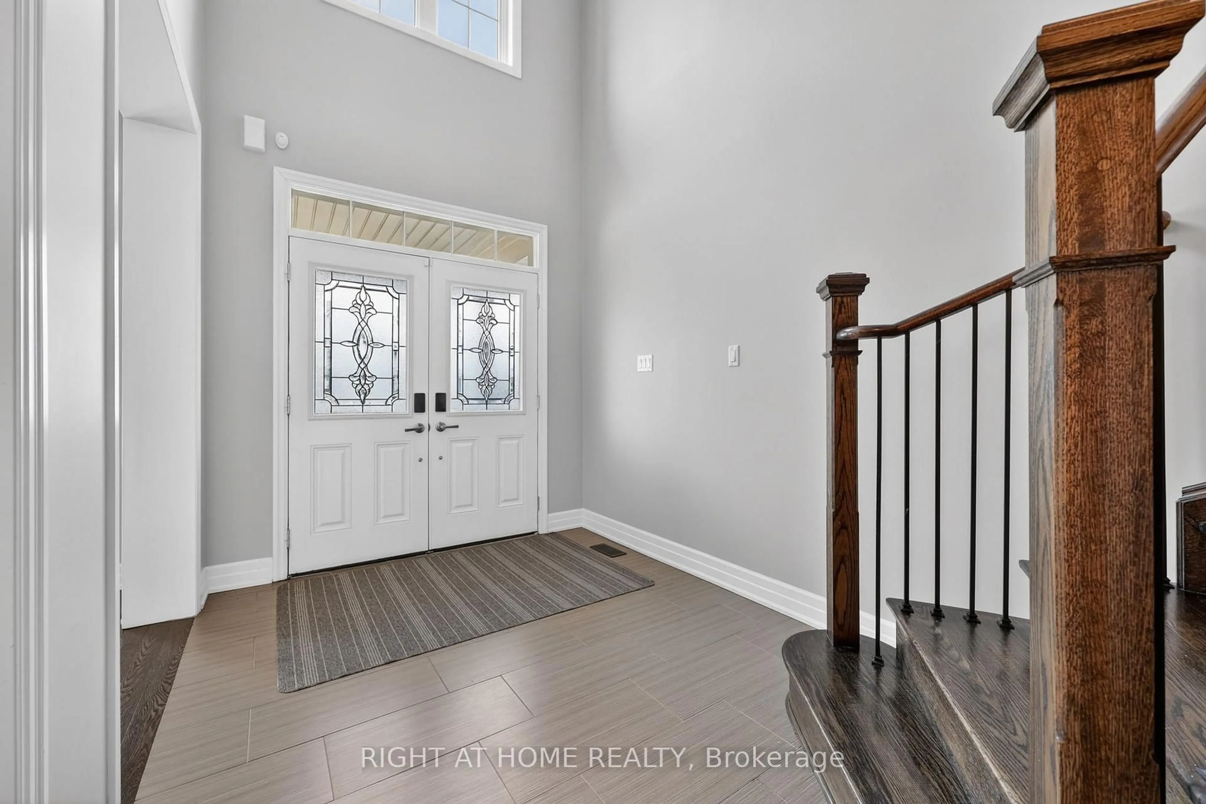 Indoor entryway for 61 Latimer Ave, Essa Ontario L3W 0N3