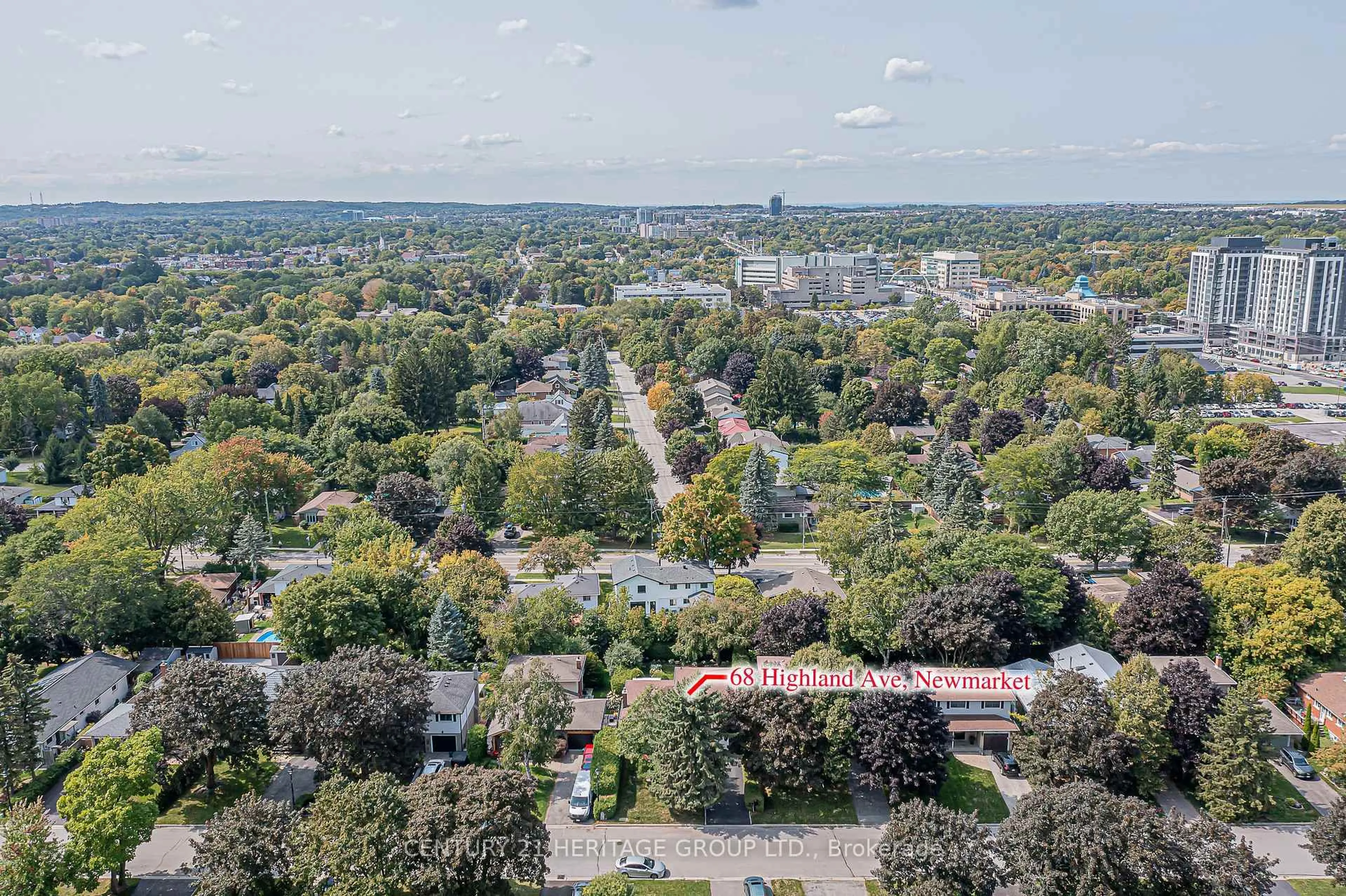 A pic from outside/outdoor area/front of a property/back of a property/a pic from drone, unknown for 68 Highland Ave, Newmarket Ontario L3Y 3H8
