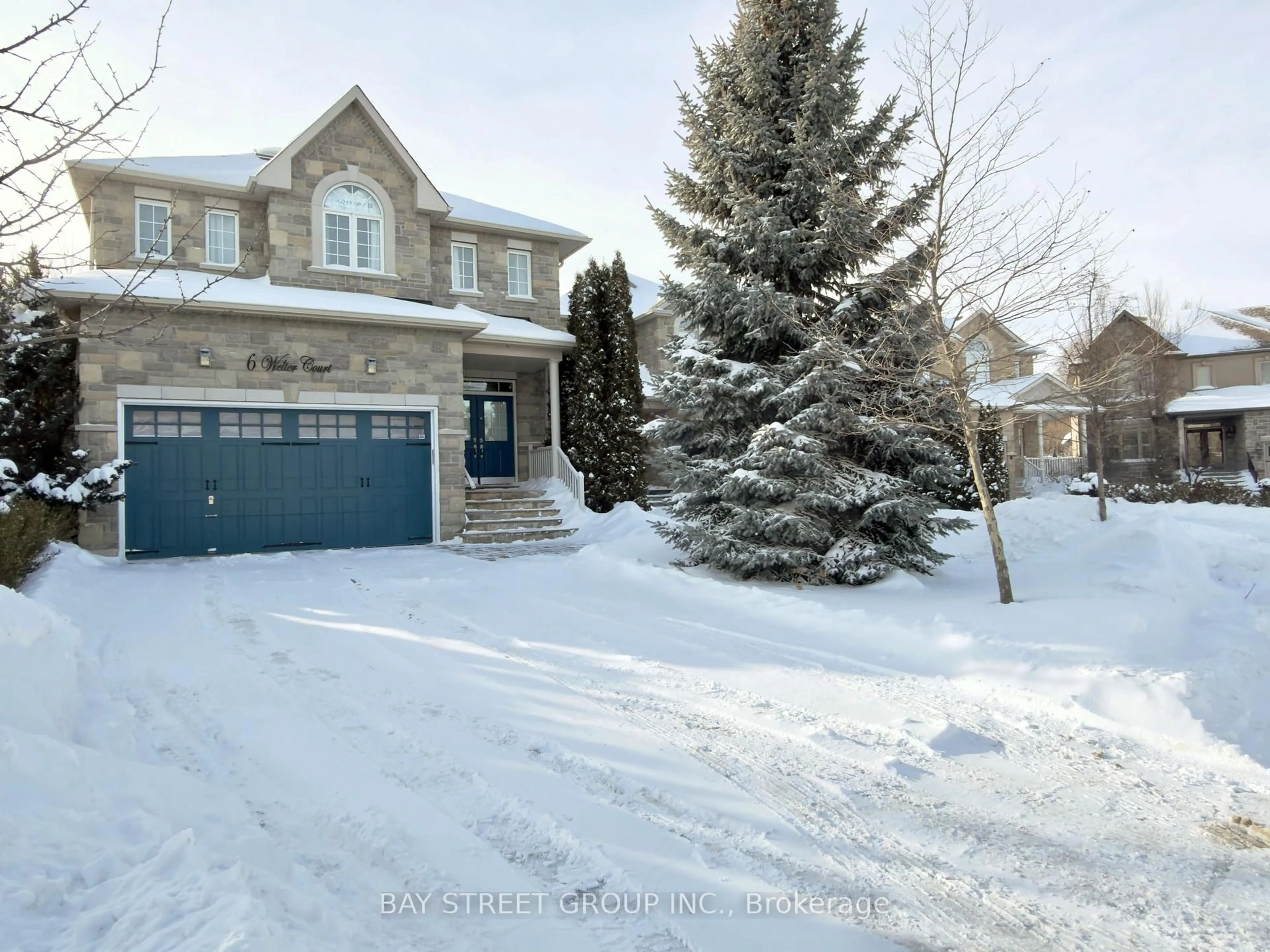 A pic from outside/outdoor area/front of a property/back of a property/a pic from drone, street for 6 Welter Crt, Richmond Hill Ontario L4S 1E9