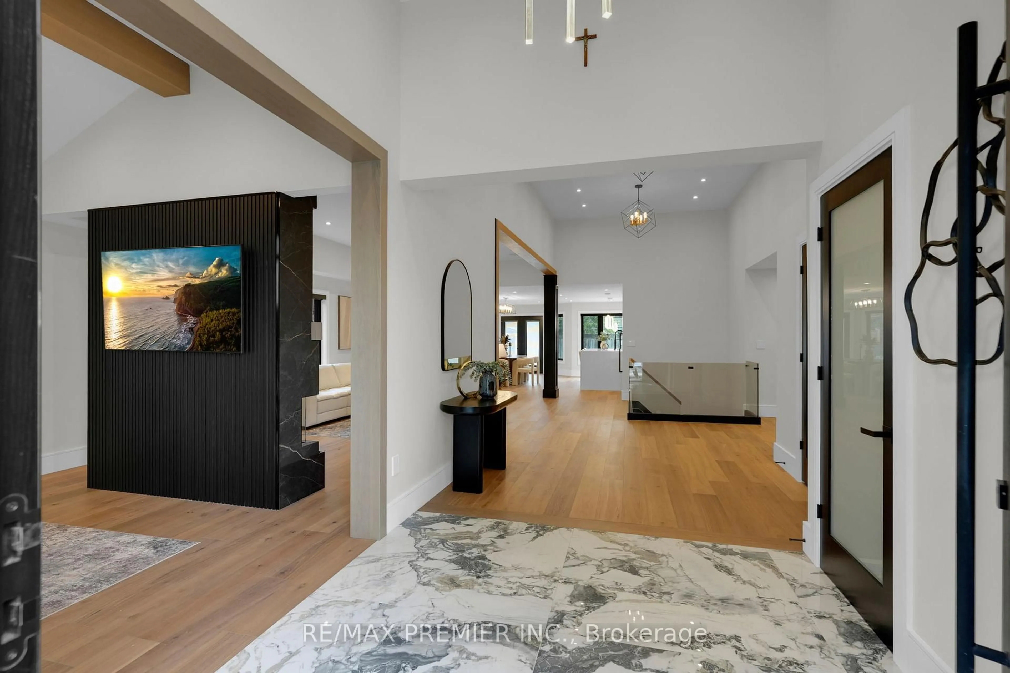 Indoor entryway for 19 Polo Cres, Vaughan Ontario L4L 8W6