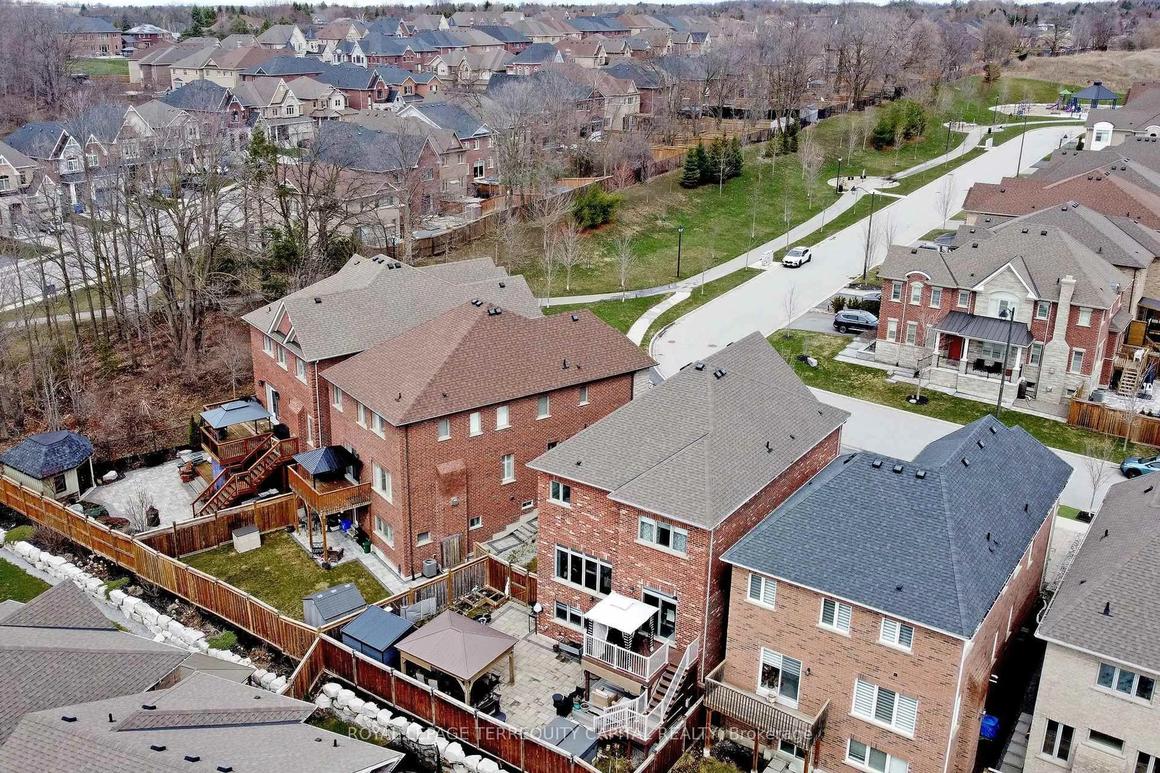 A pic from outside/outdoor area/front of a property/back of a property/a pic from drone, city buildings view from balcony for 22 Walter Tunny Cres, East Gwillimbury Ontario L9N 0R4