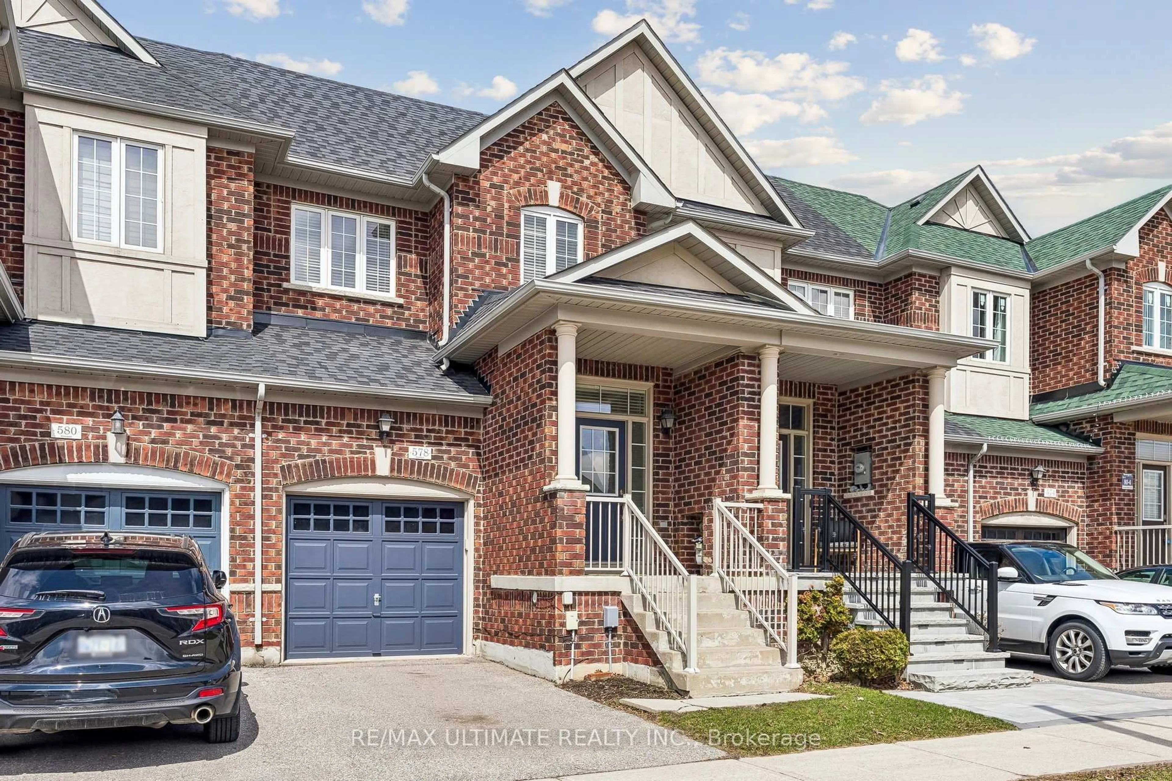 Home with brick exterior material, street for 578 Reeves Way Blvd, Whitchurch-Stouffville Ontario L4A 0T3