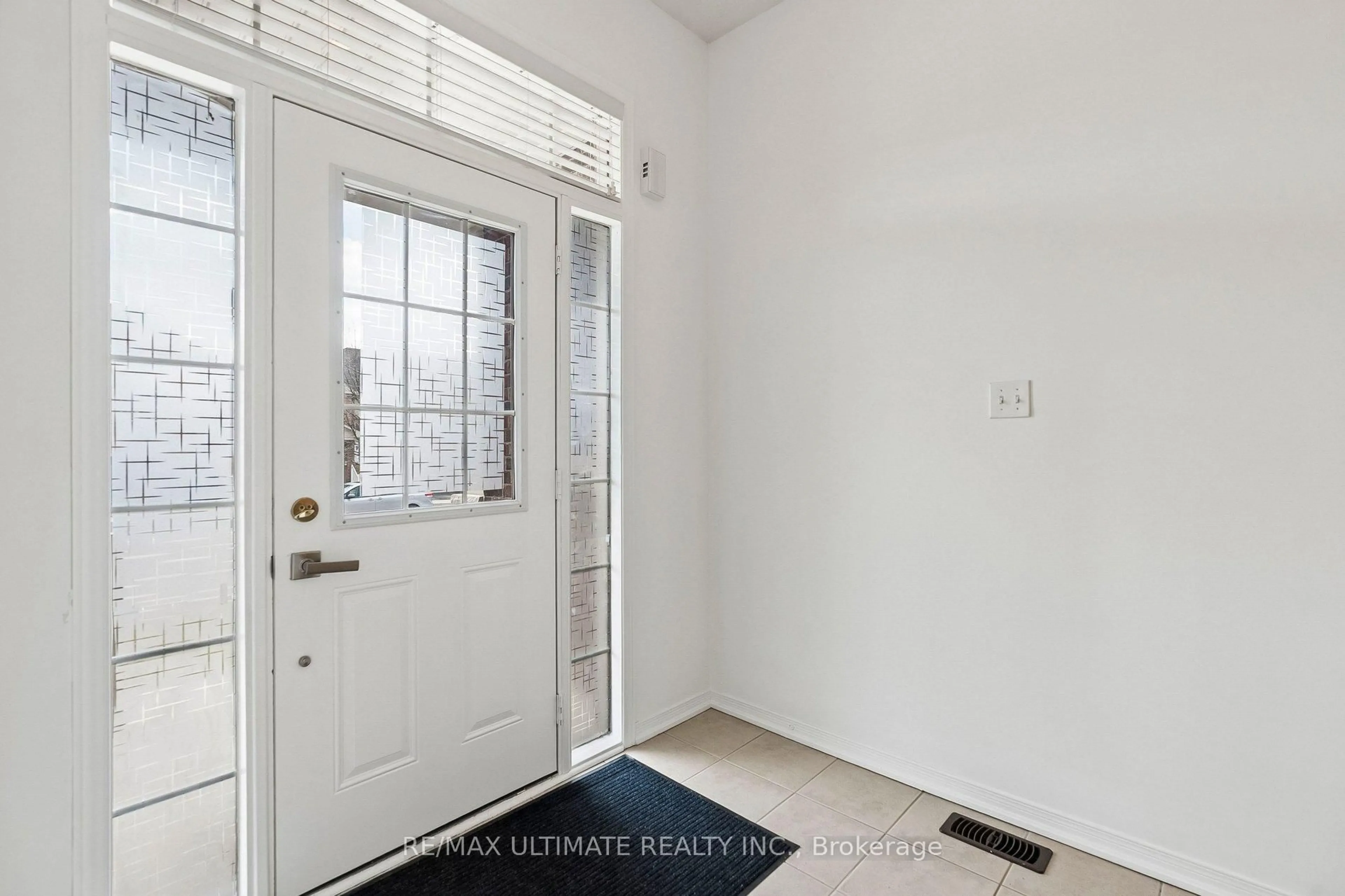 Indoor entryway for 578 Reeves Way Blvd, Whitchurch-Stouffville Ontario L4A 0T3