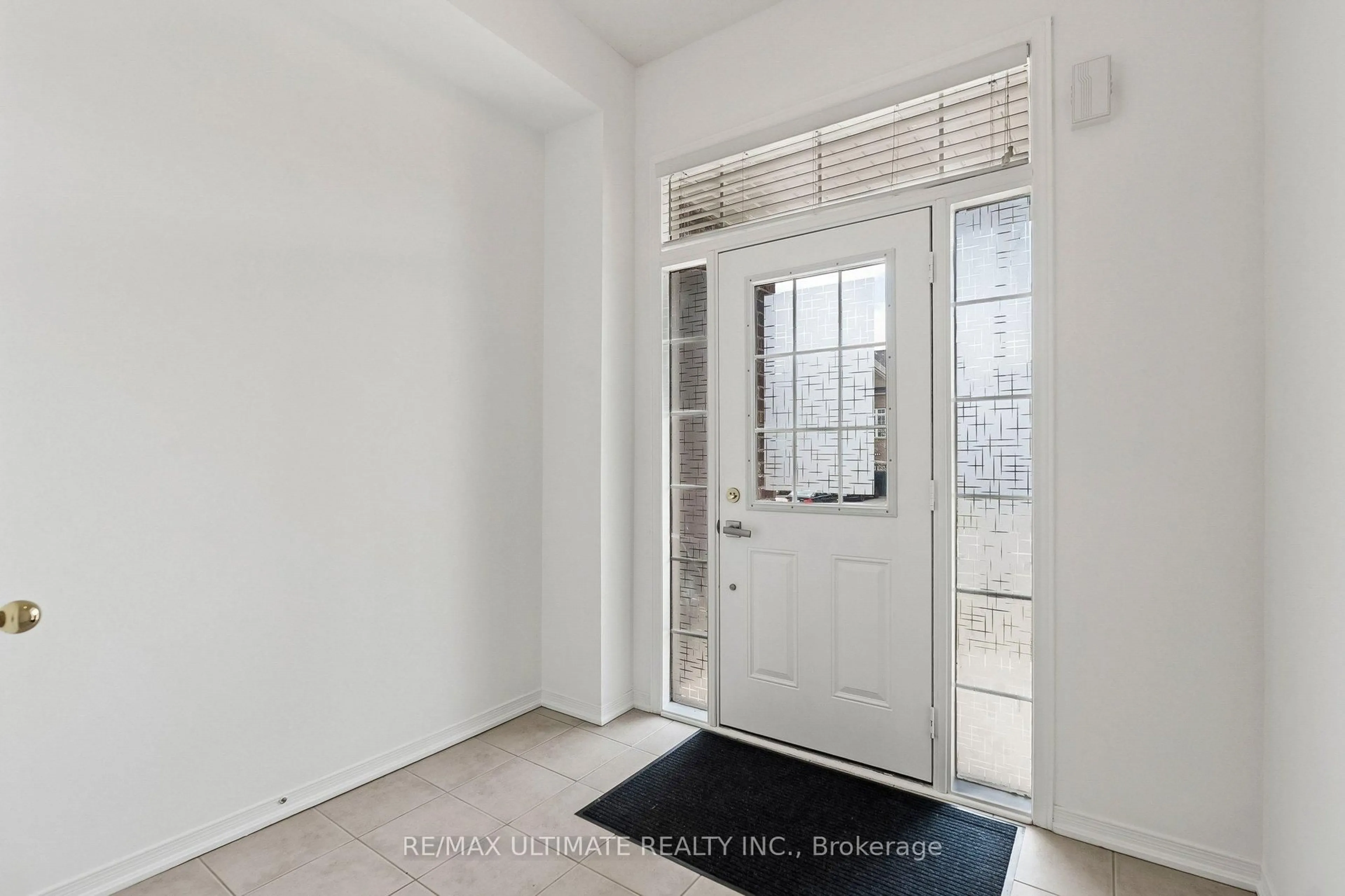 Indoor entryway for 578 Reeves Way Blvd, Whitchurch-Stouffville Ontario L4A 0T3