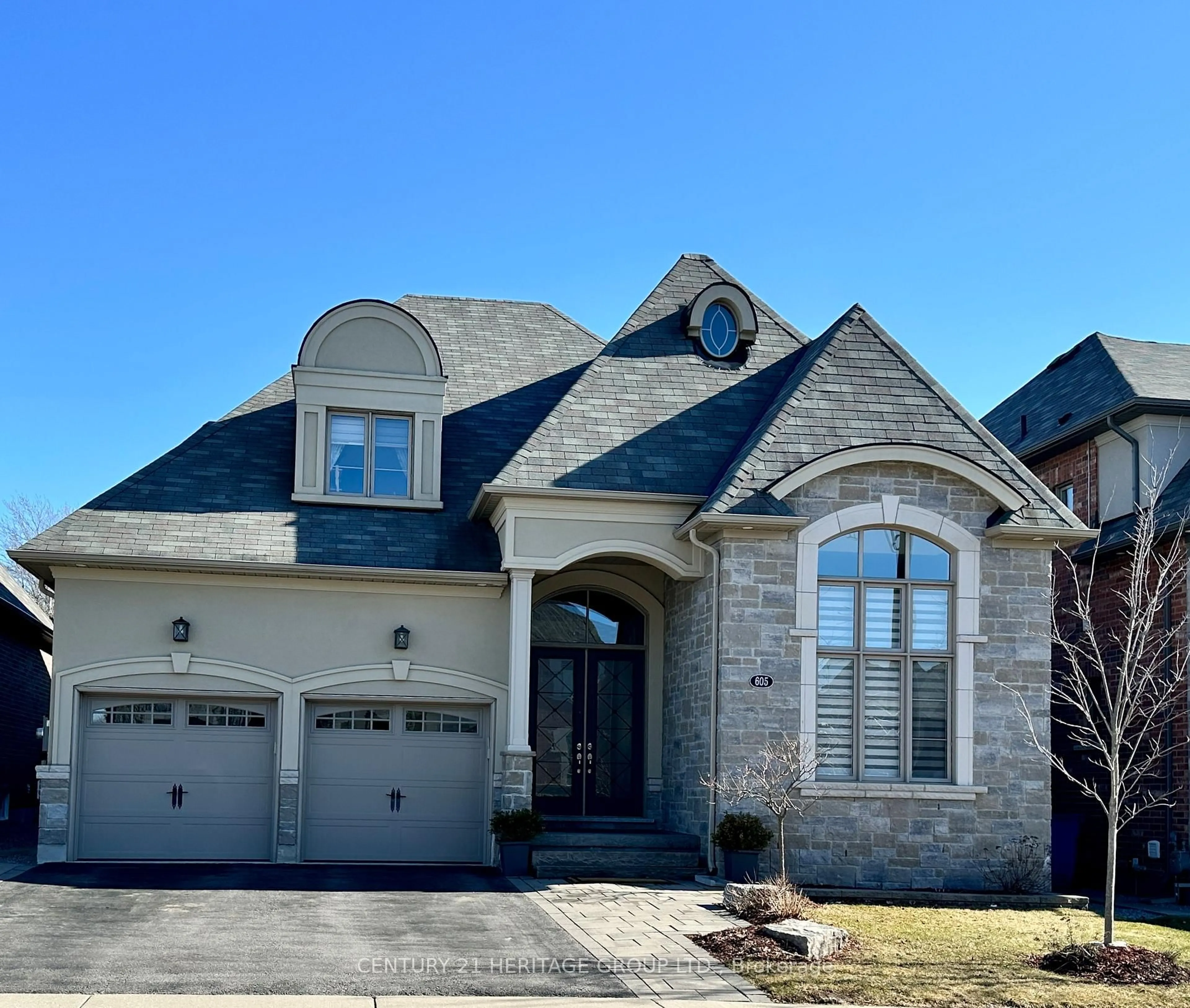 Home with brick exterior material, street for 605 McGregor Farm Tr, Newmarket Ontario L3X 0H6