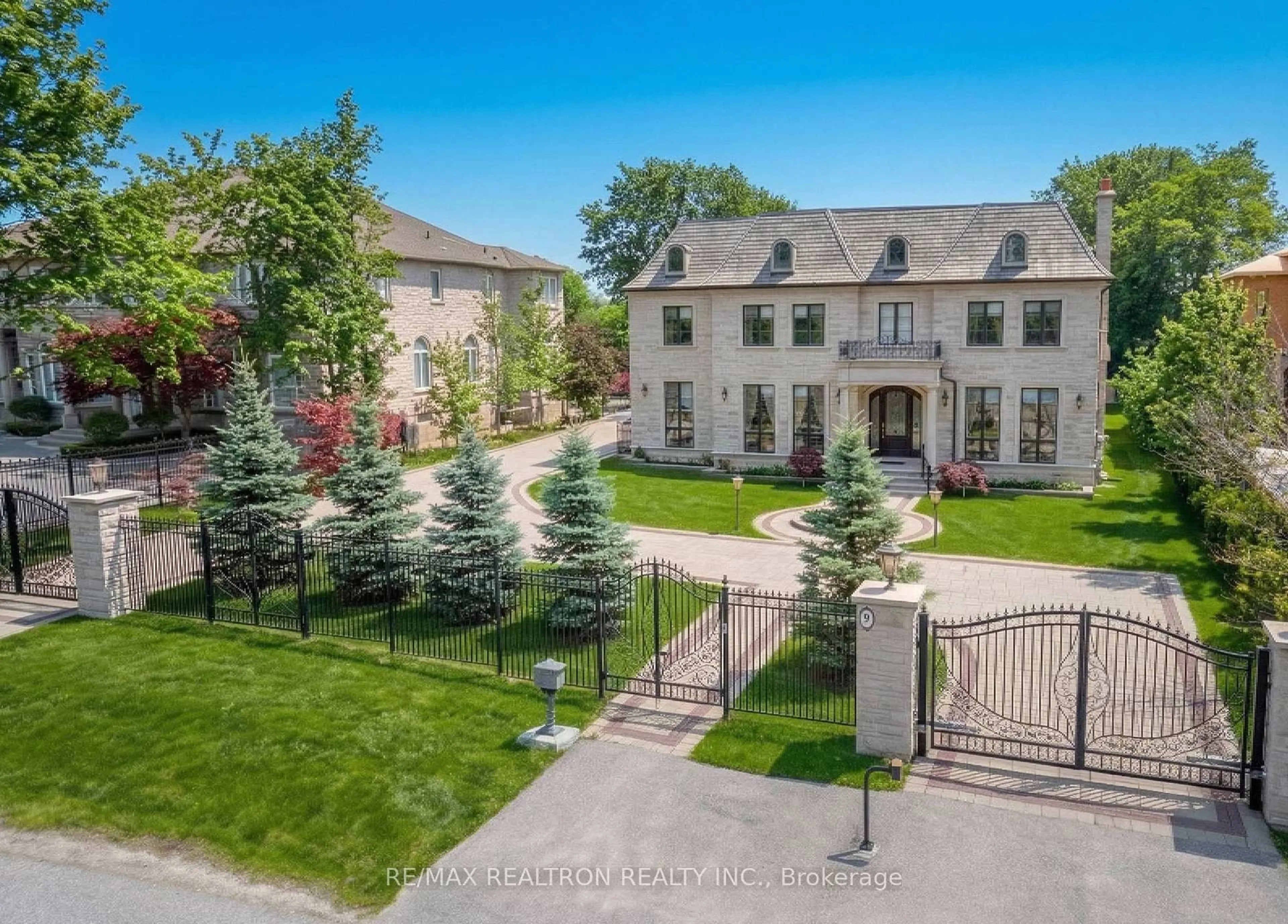 A pic from outside/outdoor area/front of a property/back of a property/a pic from drone, street for 9 Thornbank Rd, Vaughan Ontario L4J 2A1