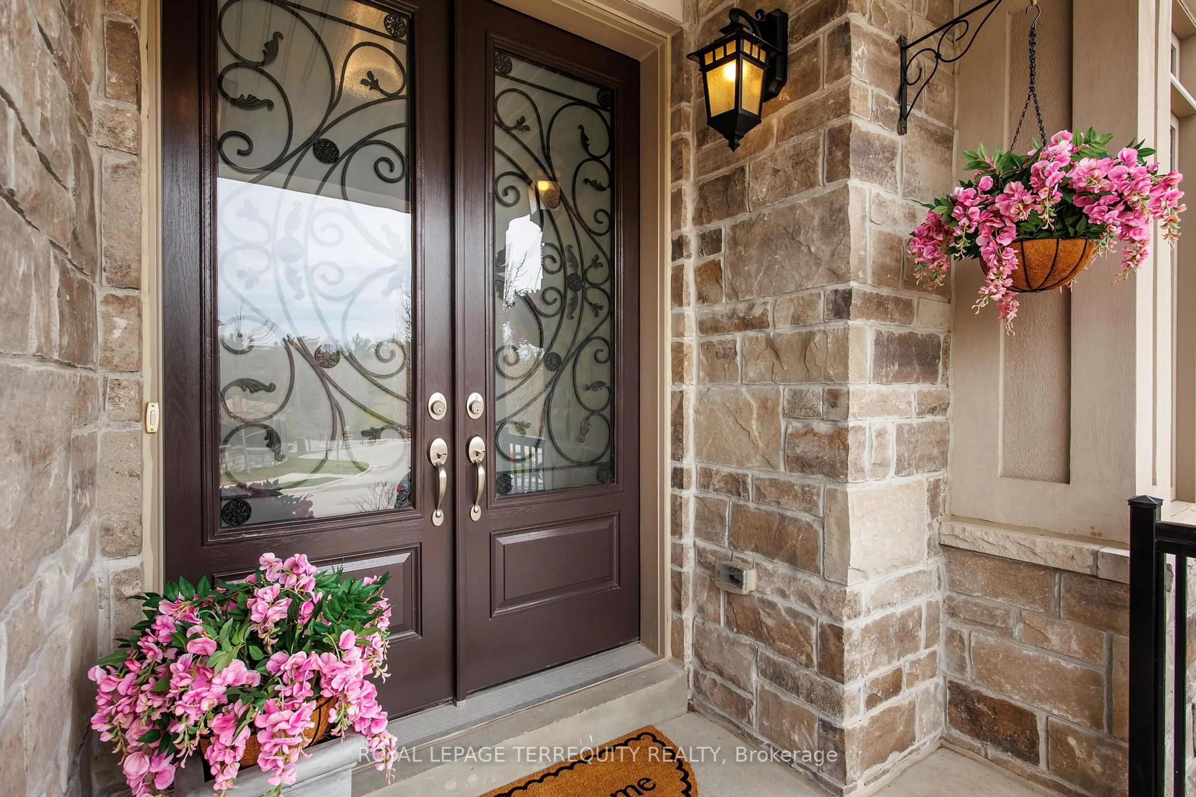 Indoor entryway for 244 Frederick Curran Lane, Newmarket Ontario L3X 0B9
