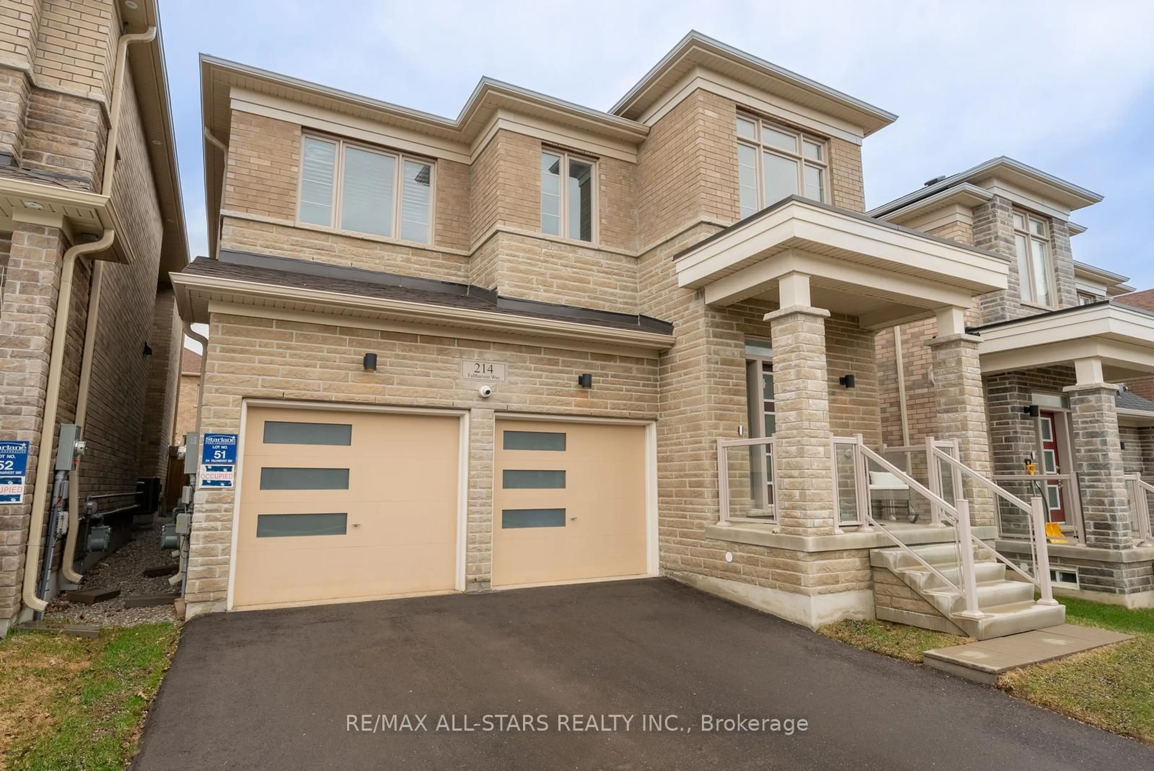 Home with brick exterior material, street for 214 Fallharvest Way, Whitchurch-Stouffville Ontario L4A 5C2