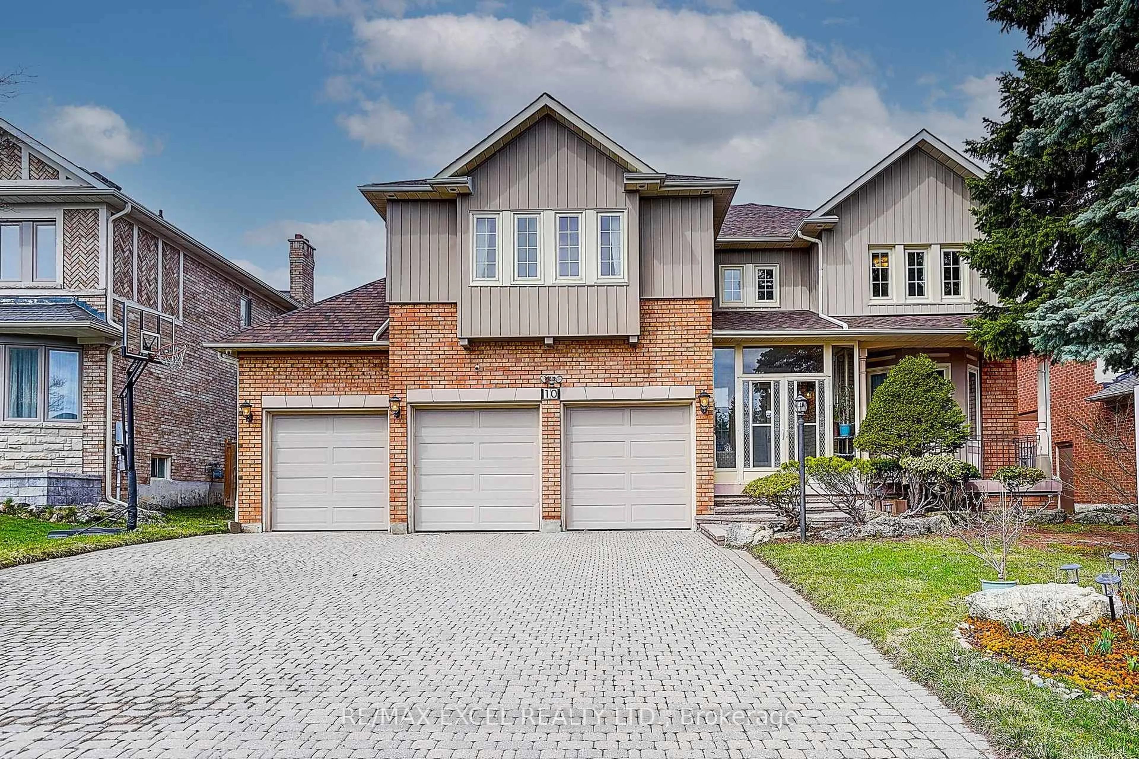 Home with brick exterior material, street for 10 Brookshill Cres, Richmond Hill Ontario L4B 3J1