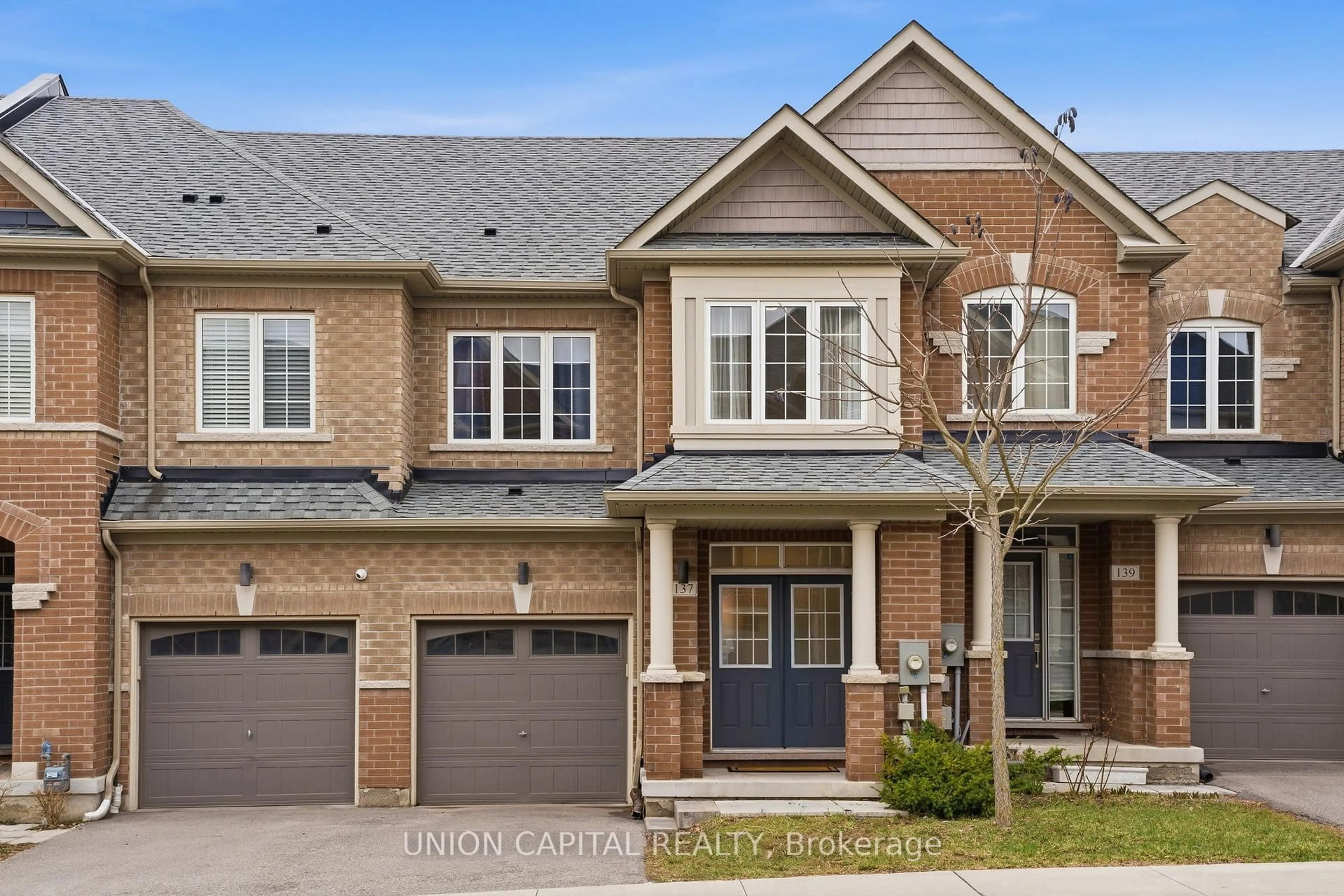 Home with brick exterior material, street for 137 Knott End Cres, Newmarket Ontario L3Y 0E3