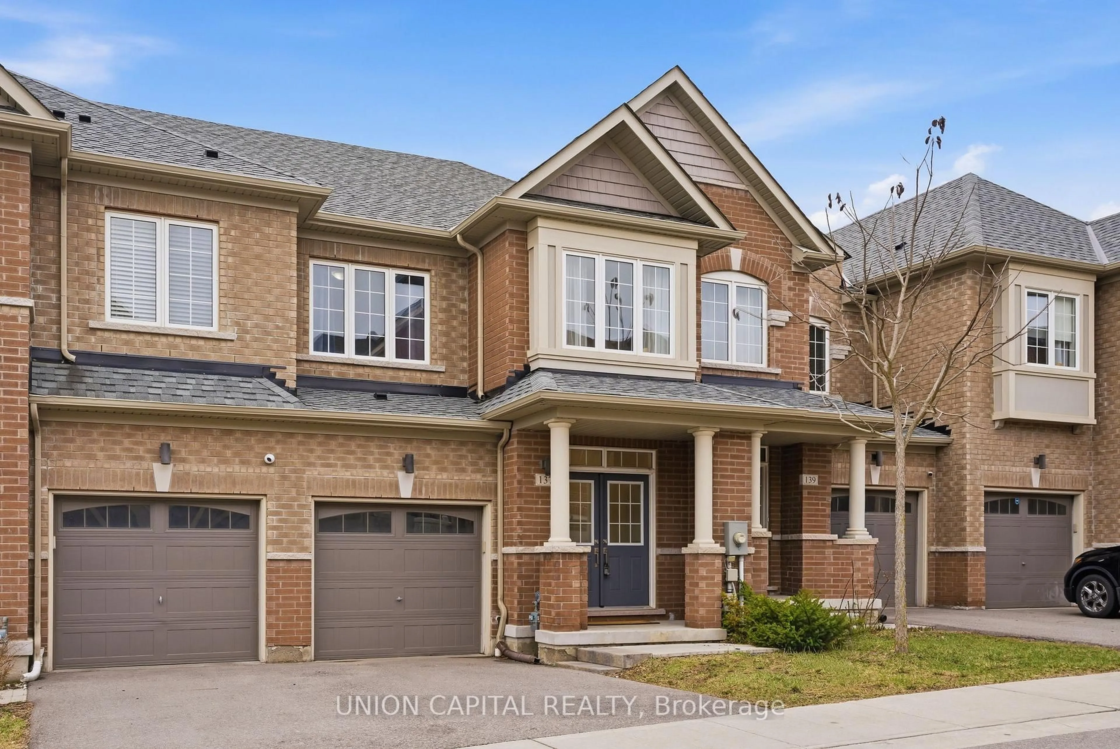 Home with brick exterior material, street for 137 Knott End Cres, Newmarket Ontario L3Y 0E3