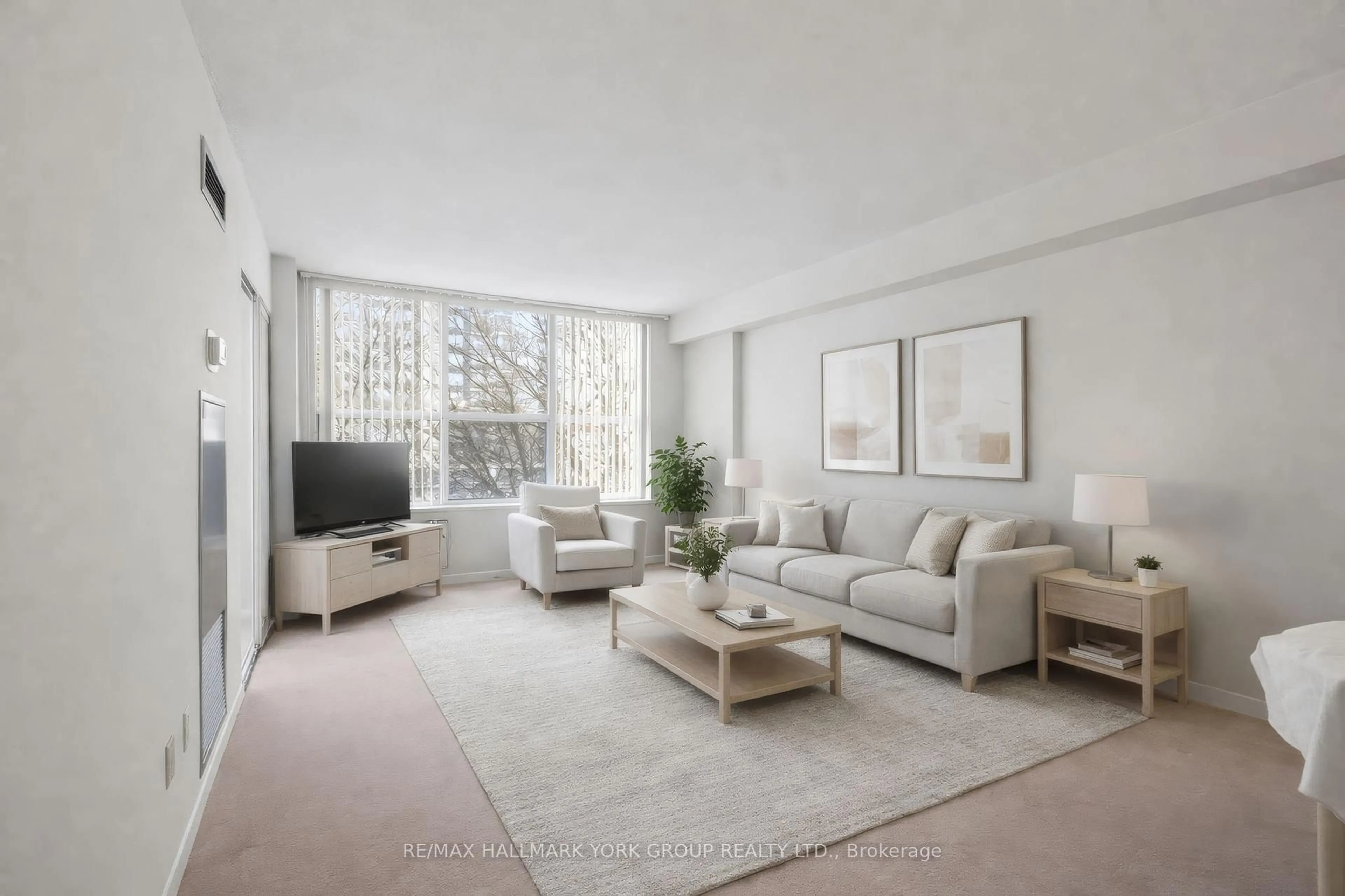 Living room with furniture, unknown for 250 Davis Dr #604, Newmarket Ontario L3Y 7T7