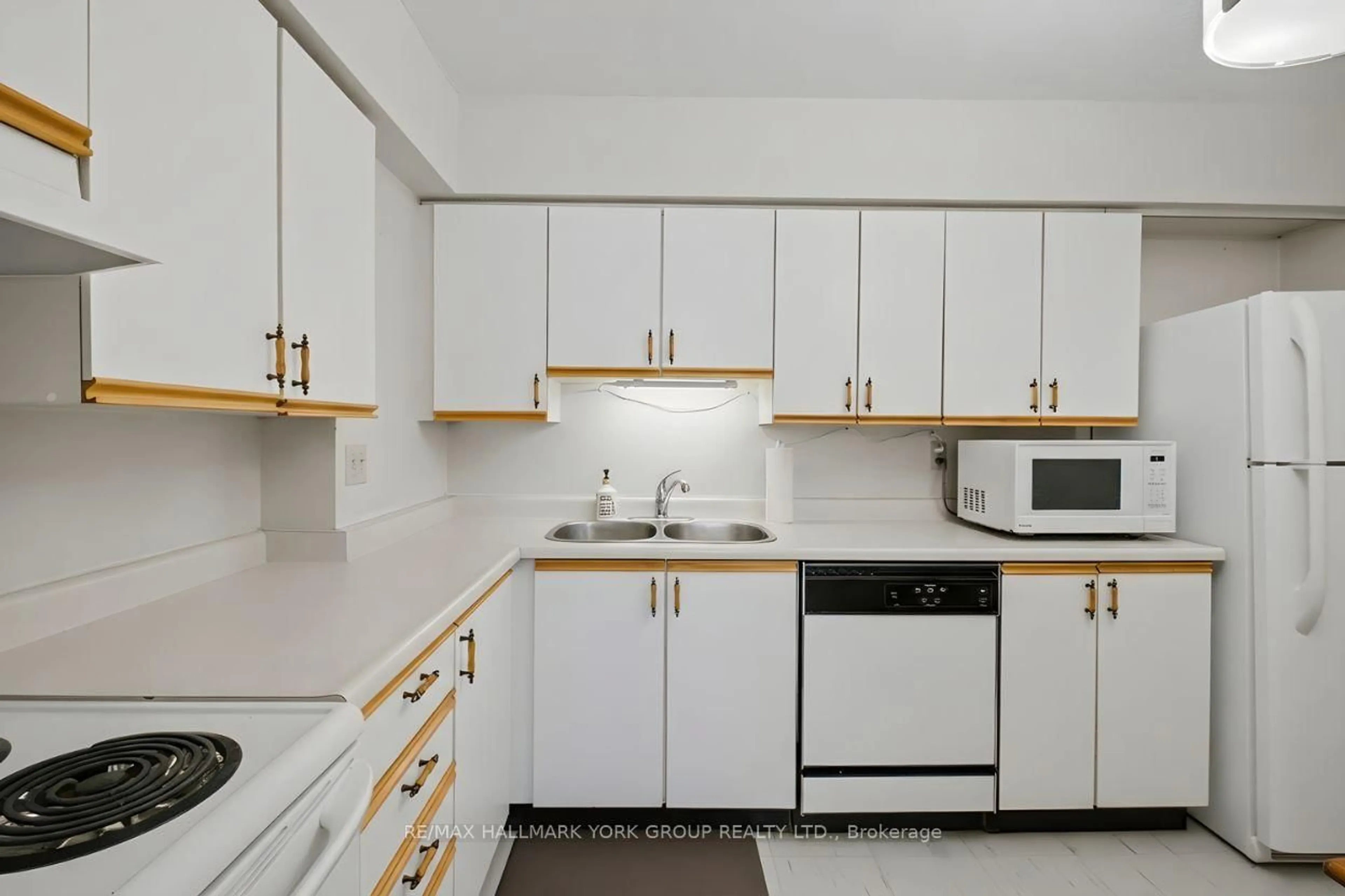 Standard kitchen, unknown for 250 Davis Dr #604, Newmarket Ontario L3Y 7T7