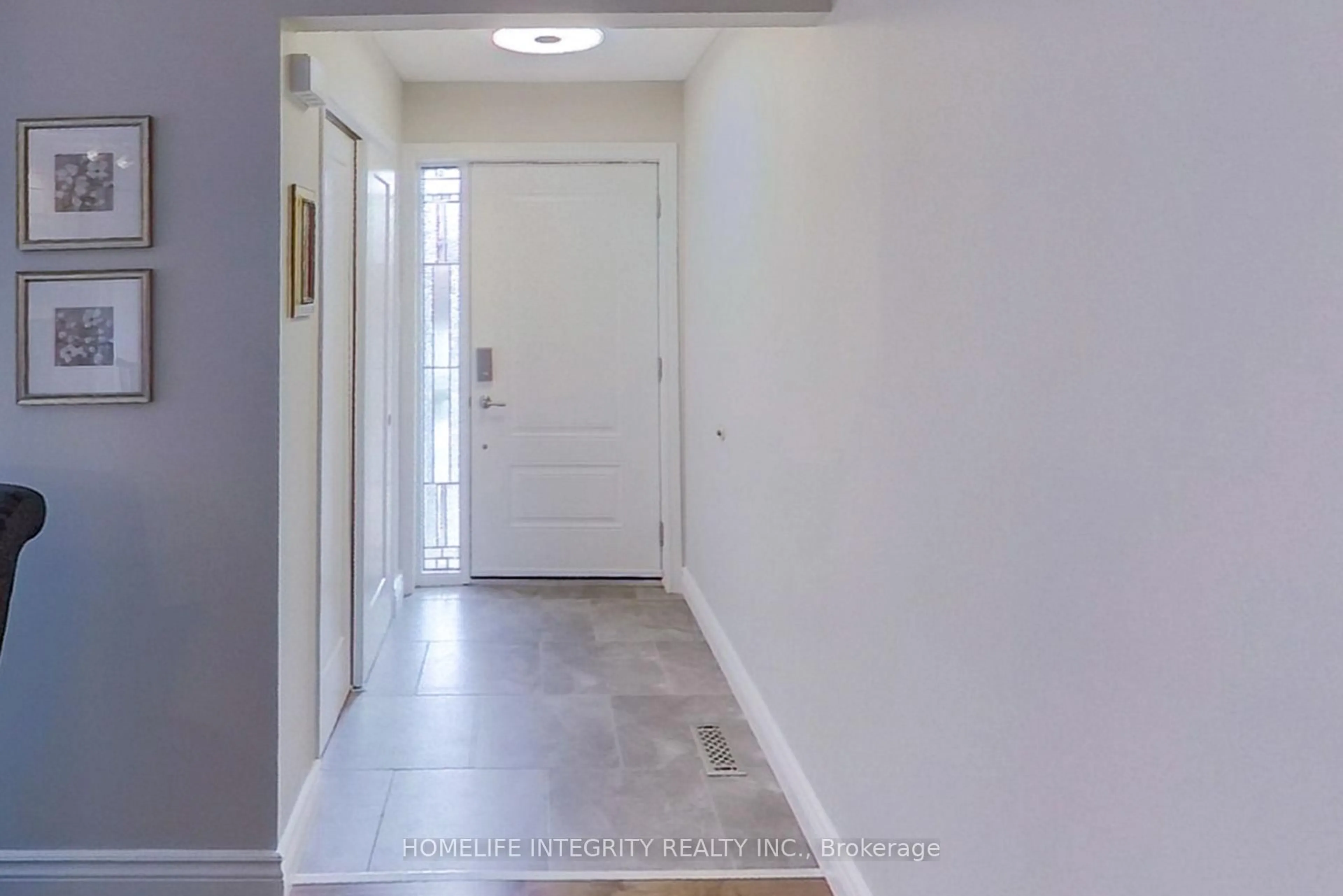Indoor entryway for 40 Green Briar Rd, New Tecumseth Ontario L9R 1R5