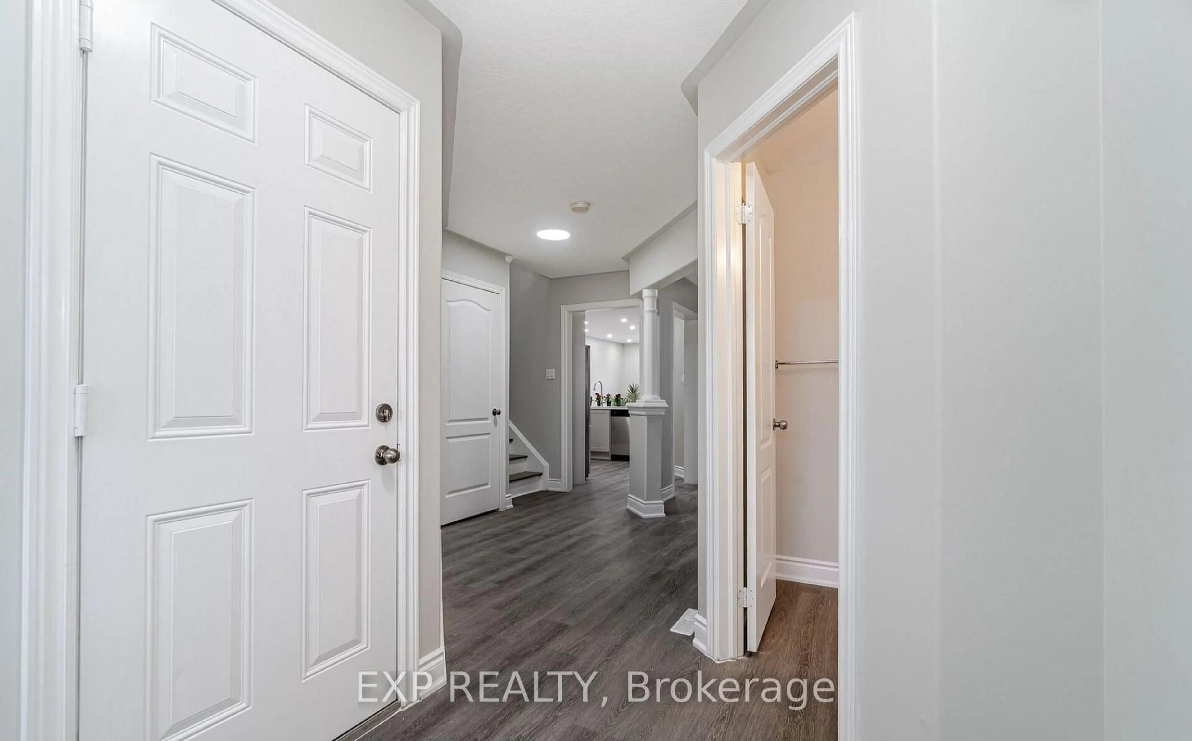 Indoor entryway for 15 Lynn St, Bradford West Gwillimbury Ontario L3Z 0B2