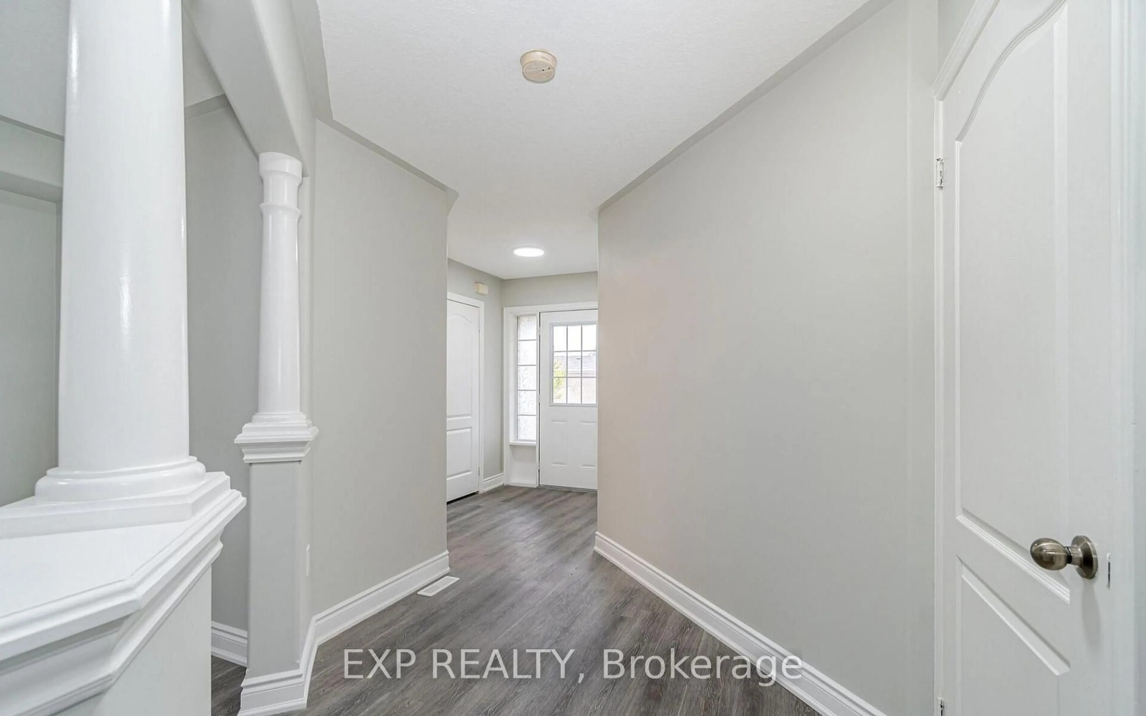 Indoor entryway for 15 Lynn St, Bradford West Gwillimbury Ontario L3Z 0B2