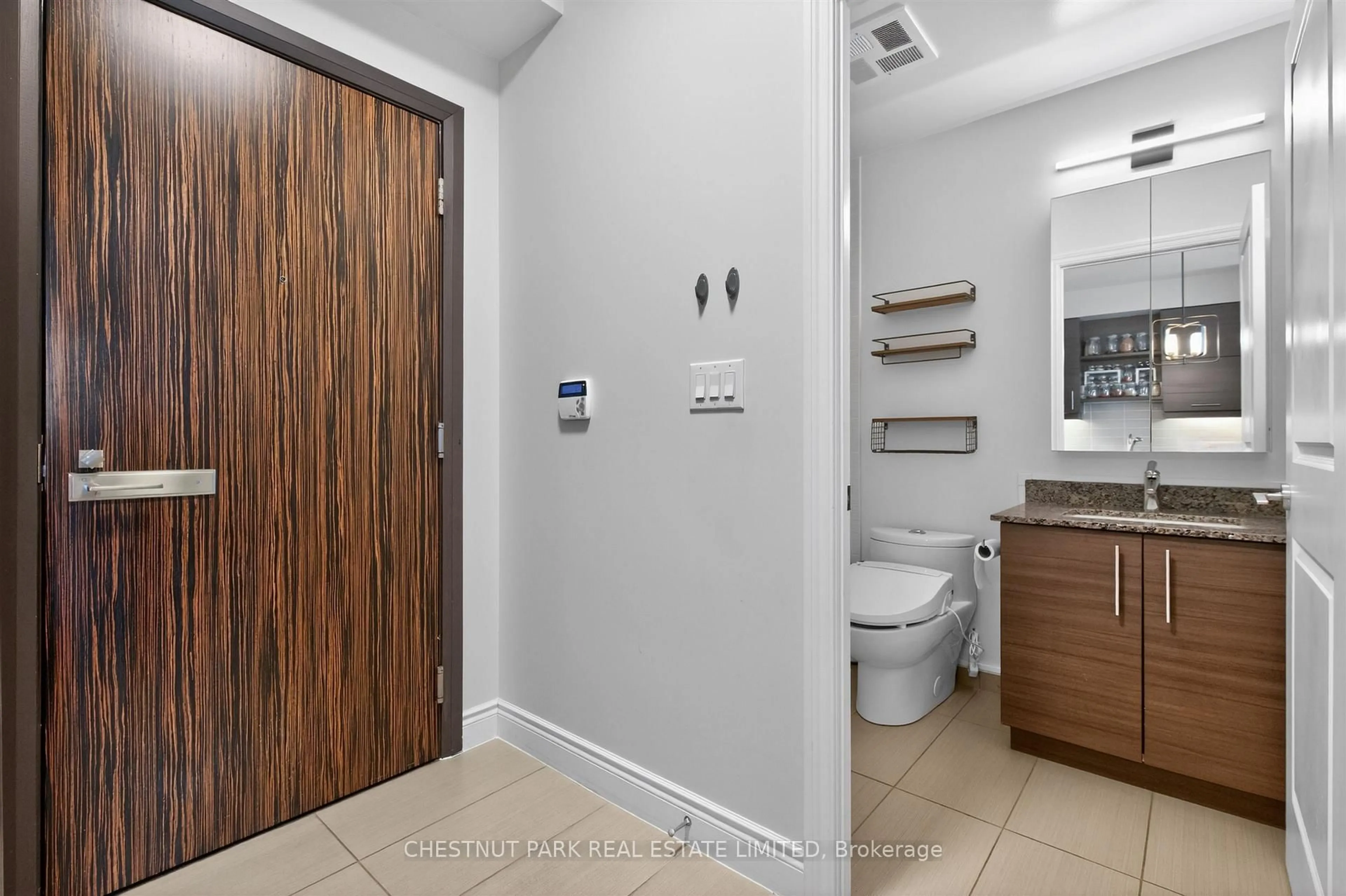 Standard bathroom, ceramic/tile floor for 277 South Park Rd #1109, Markham Ontario L3T 0B7