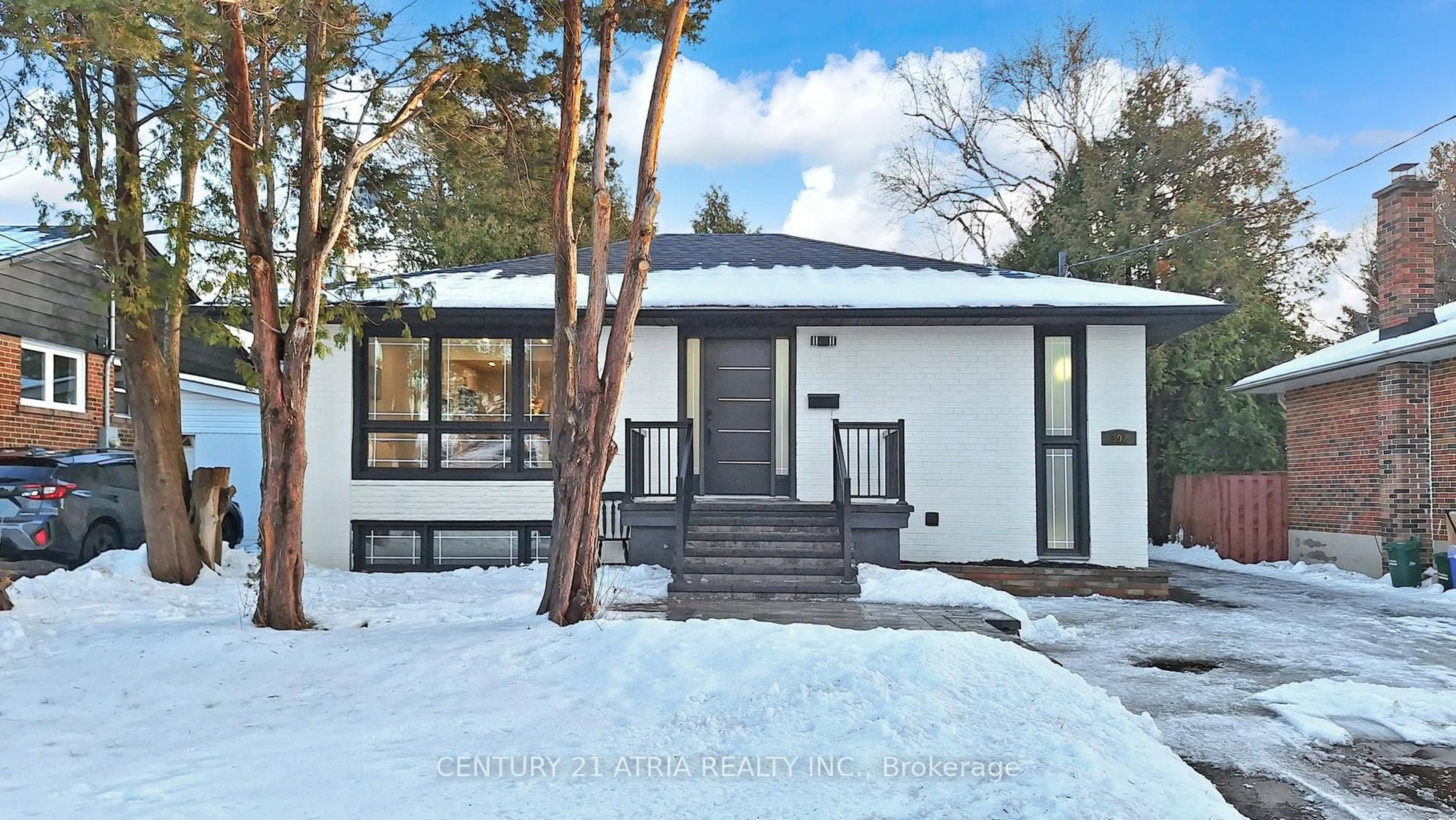 Home with vinyl exterior material, street for 392 Bent Cres, Richmond Hill Ontario L4C 1C3